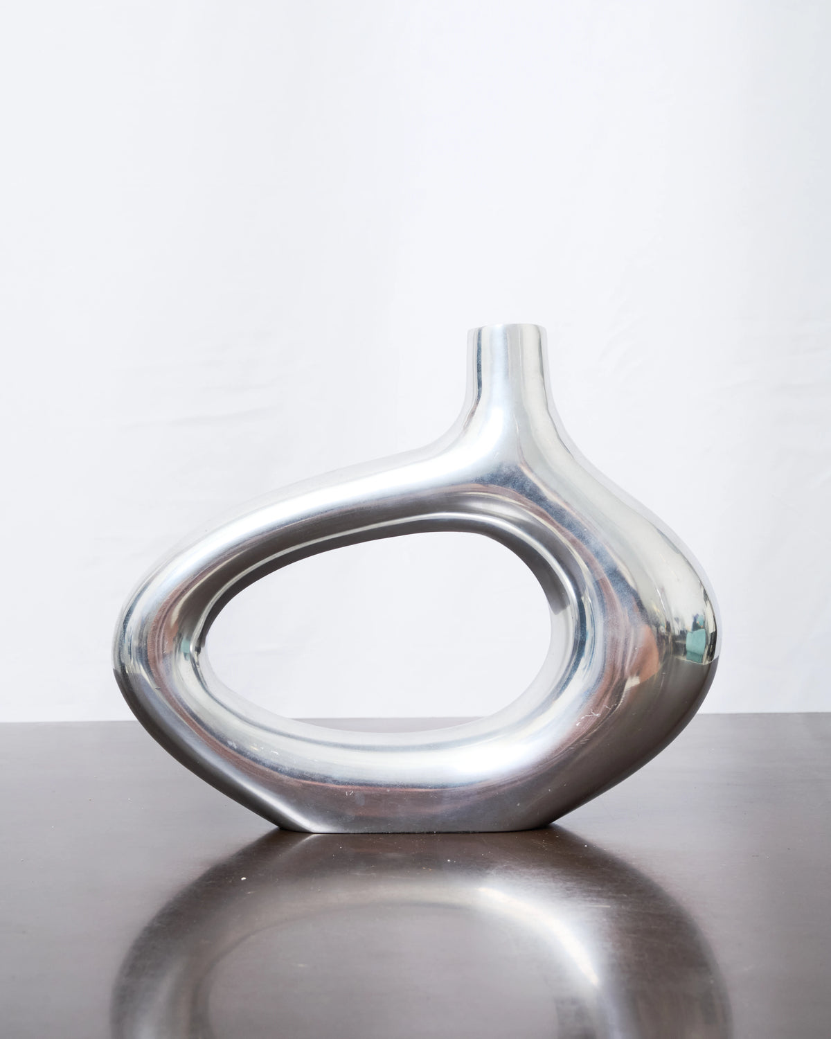 Vase "Galet" L forme libre en fonte aluminium, 1970s