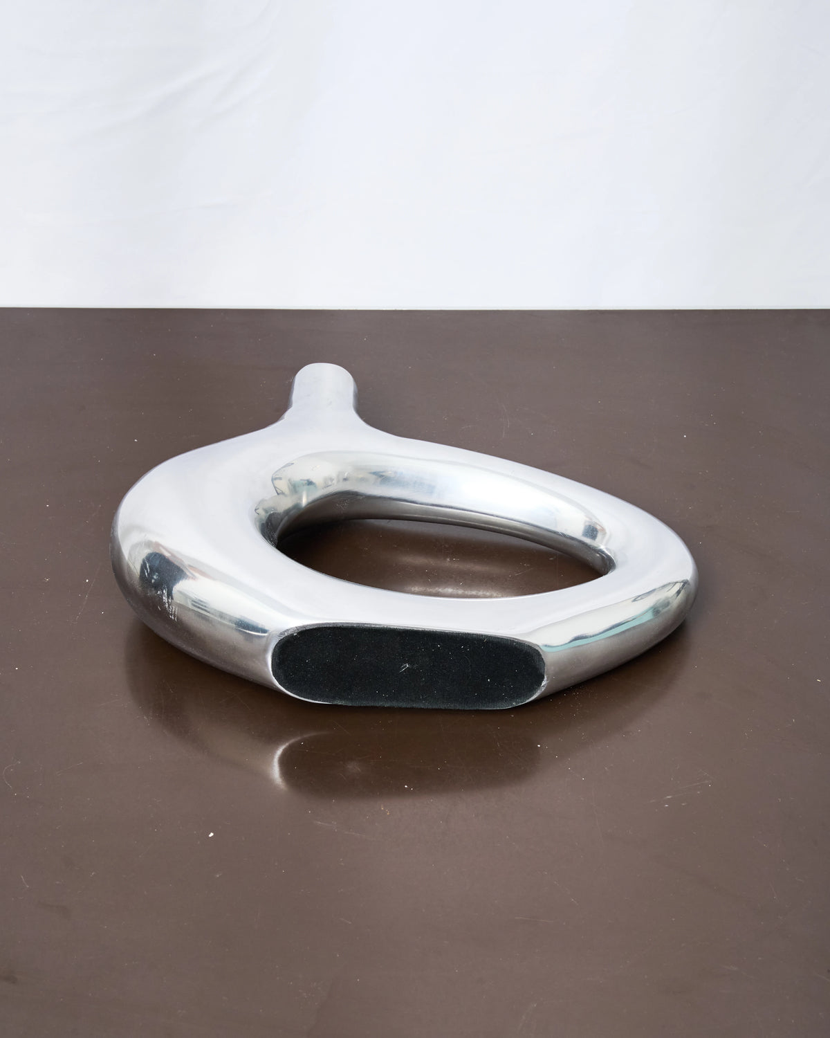 Vase "Galet" L forme libre en fonte aluminium, 1970s