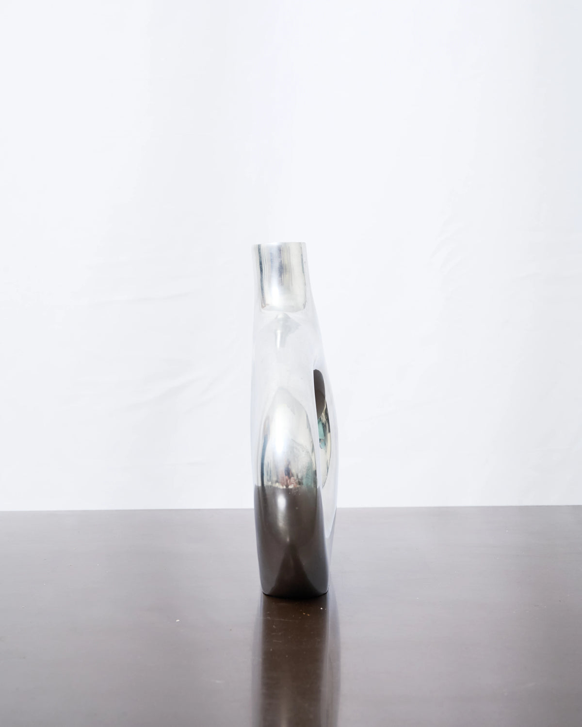 Vase "Galet" L forme libre en fonte aluminium, 1970s