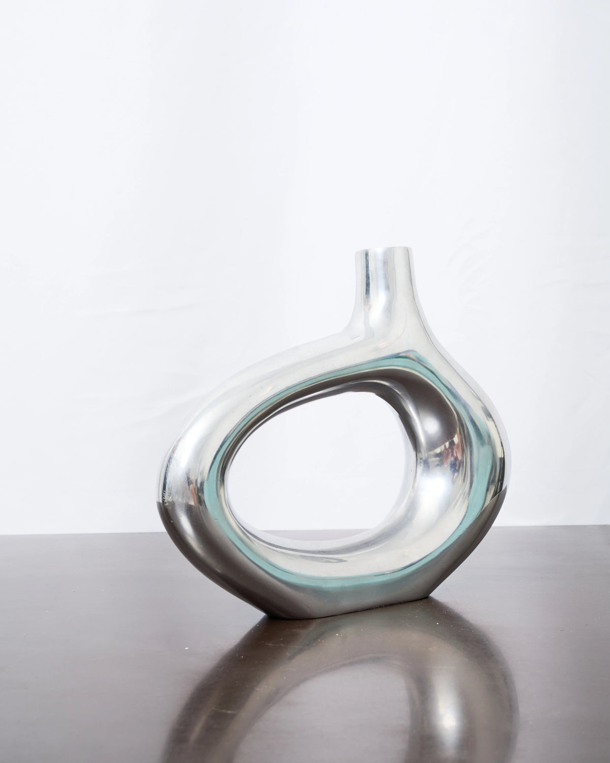 Vase "Galet" L forme libre en fonte aluminium, 1970s