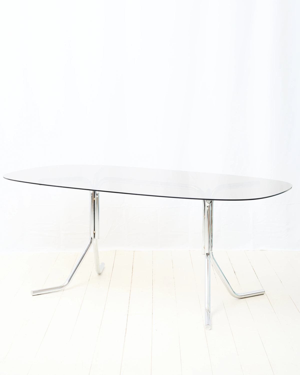 Table à manger avec piètement tubulaire en chrome, 1970s