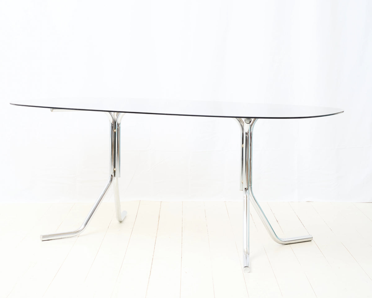 Table à manger avec piètement tubulaire en chrome, 1970s
