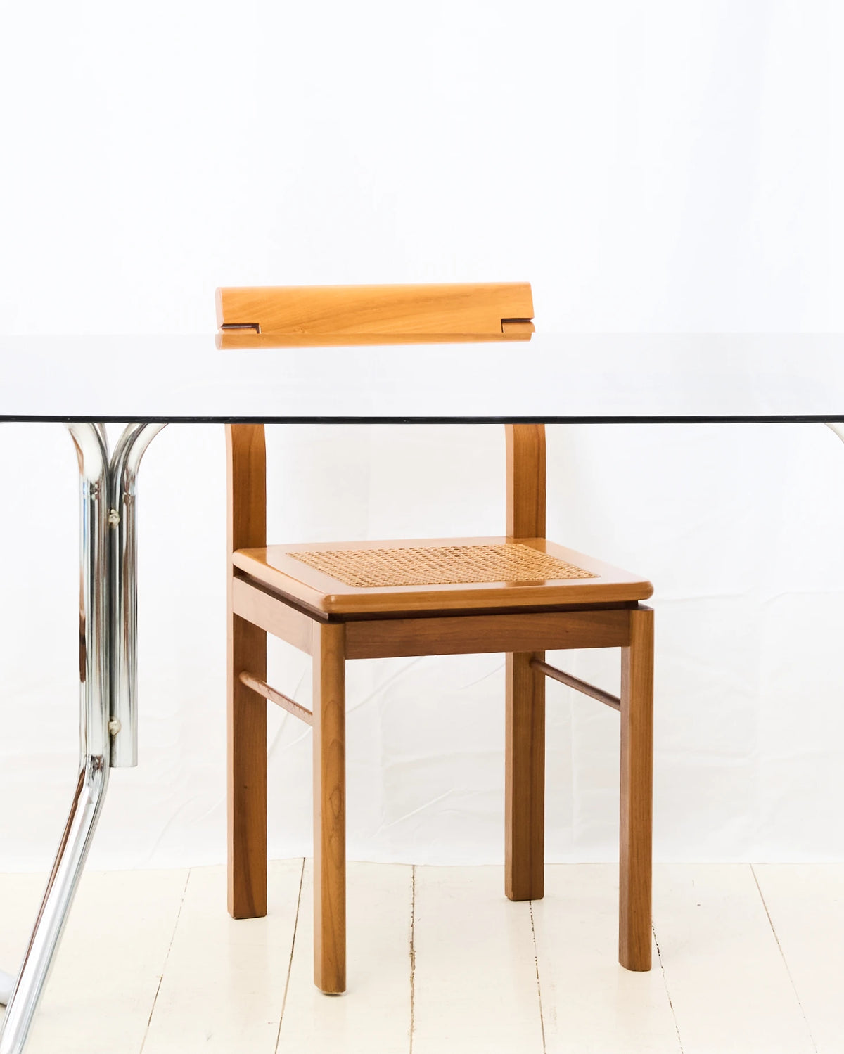 Table à manger avec piètement tubulaire en chrome, 1970s