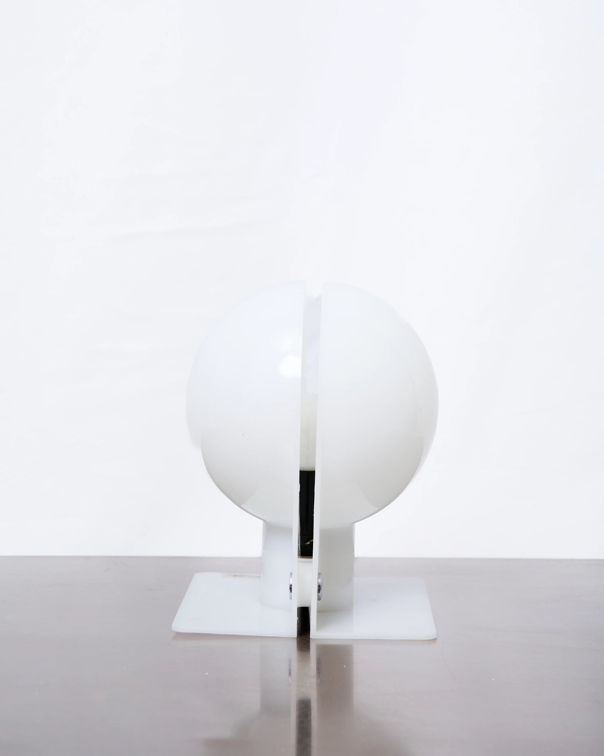 Table lamp and ashtray, Guzzini, 1970s