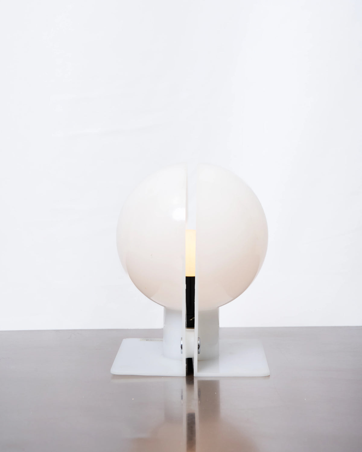 Table lamp and ashtray, Guzzini, 1970s