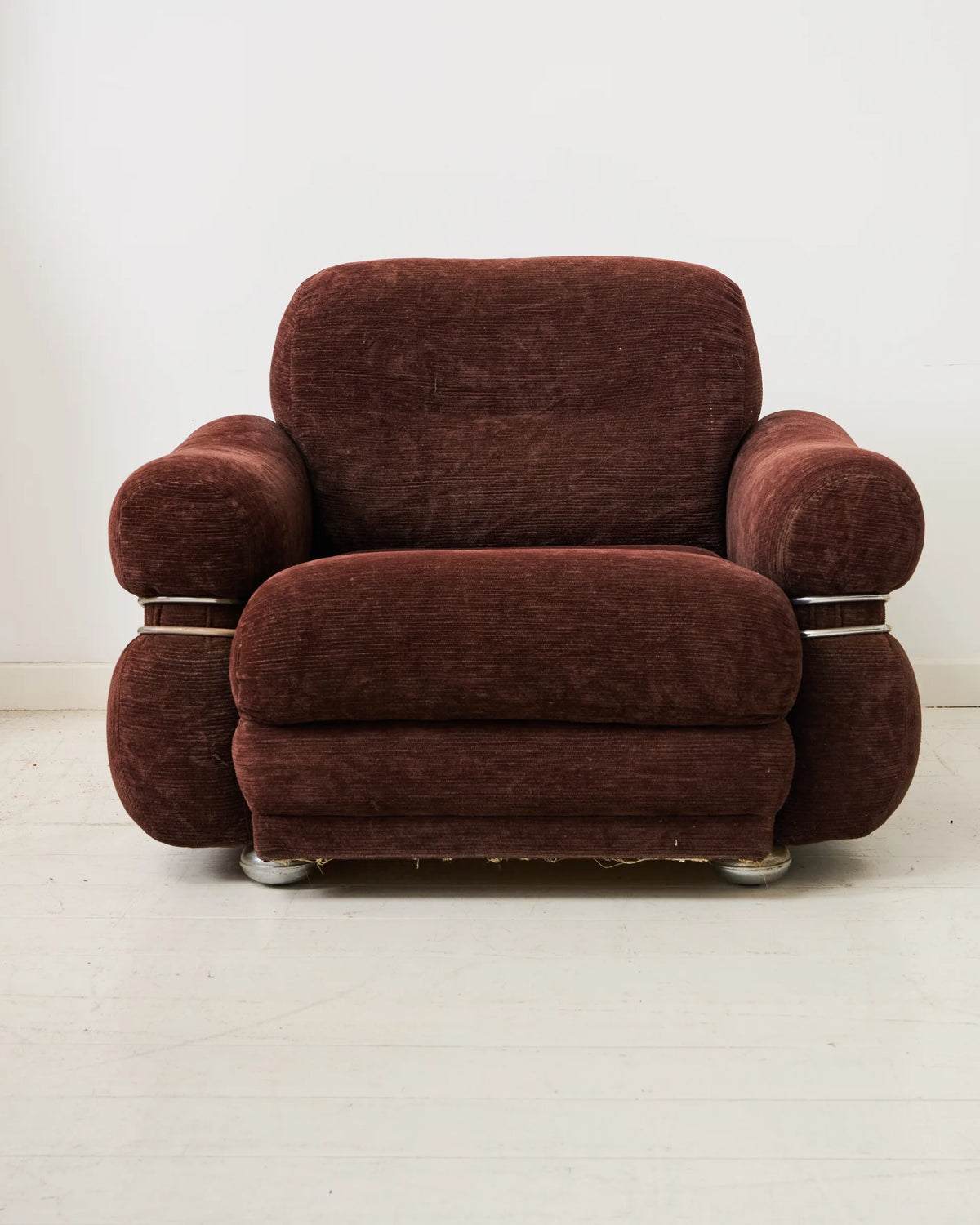 Chauffeuse en velours marron, dans le goût d'Adriano Piazzesi, Italie, 1980s