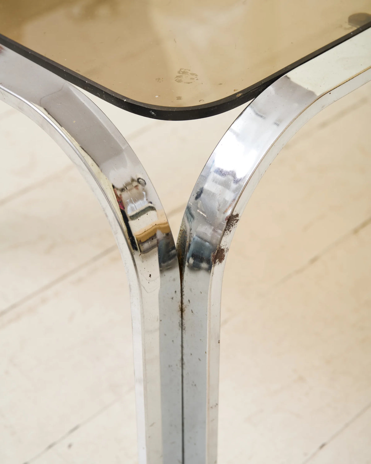 Coffee table with chrome legs and corners