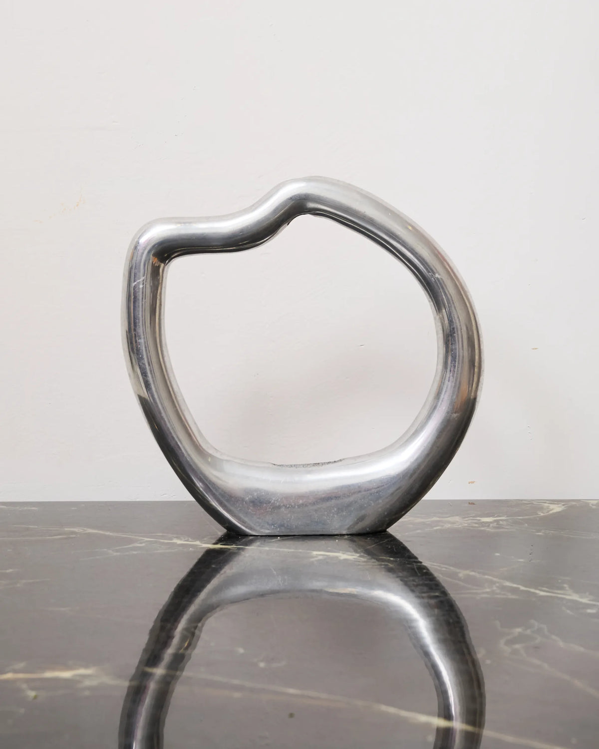 Vase "Halo" en fonte d'aluminium forme libre, 1970s