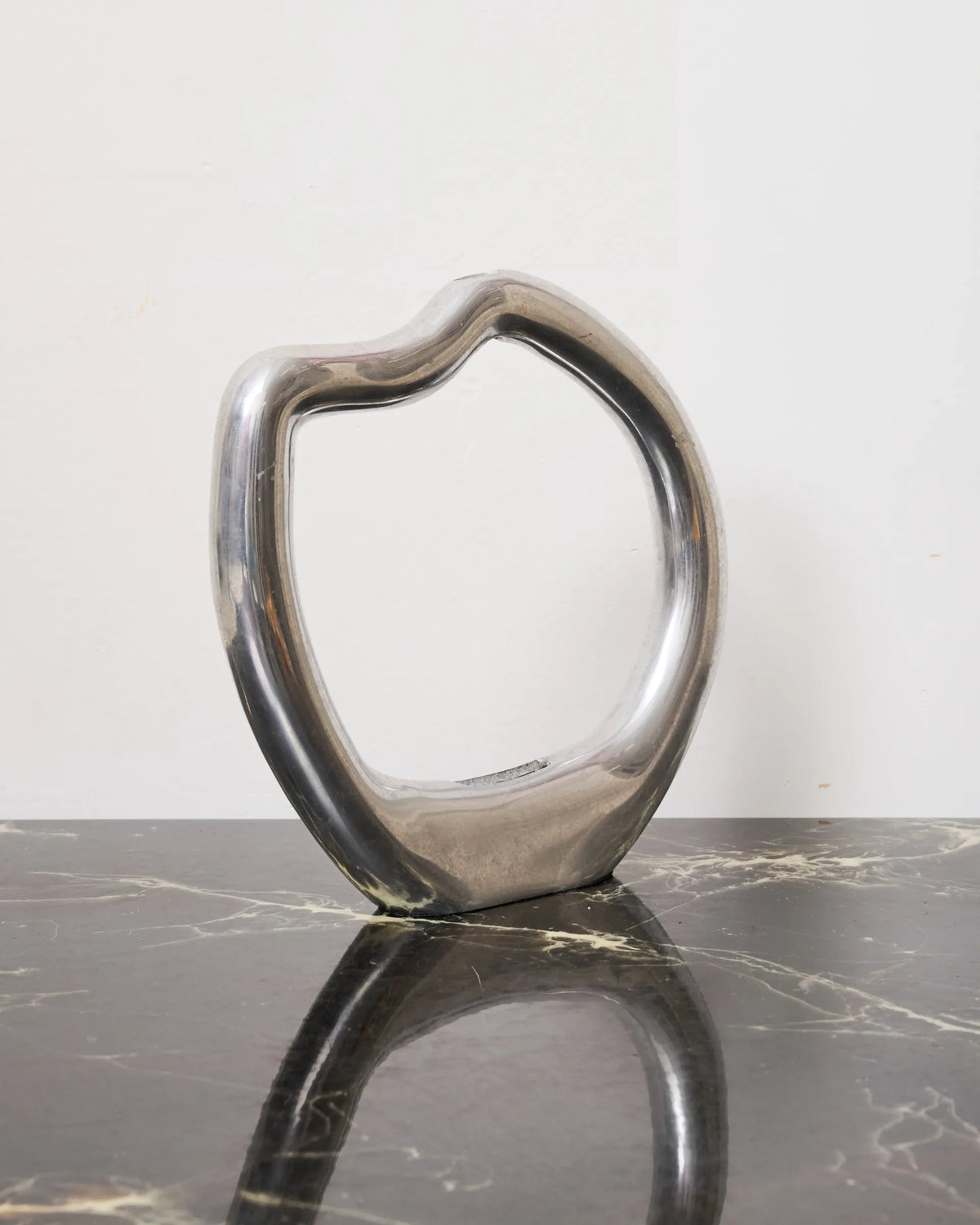 Vase "Halo" en fonte d'aluminium forme libre, 1970s