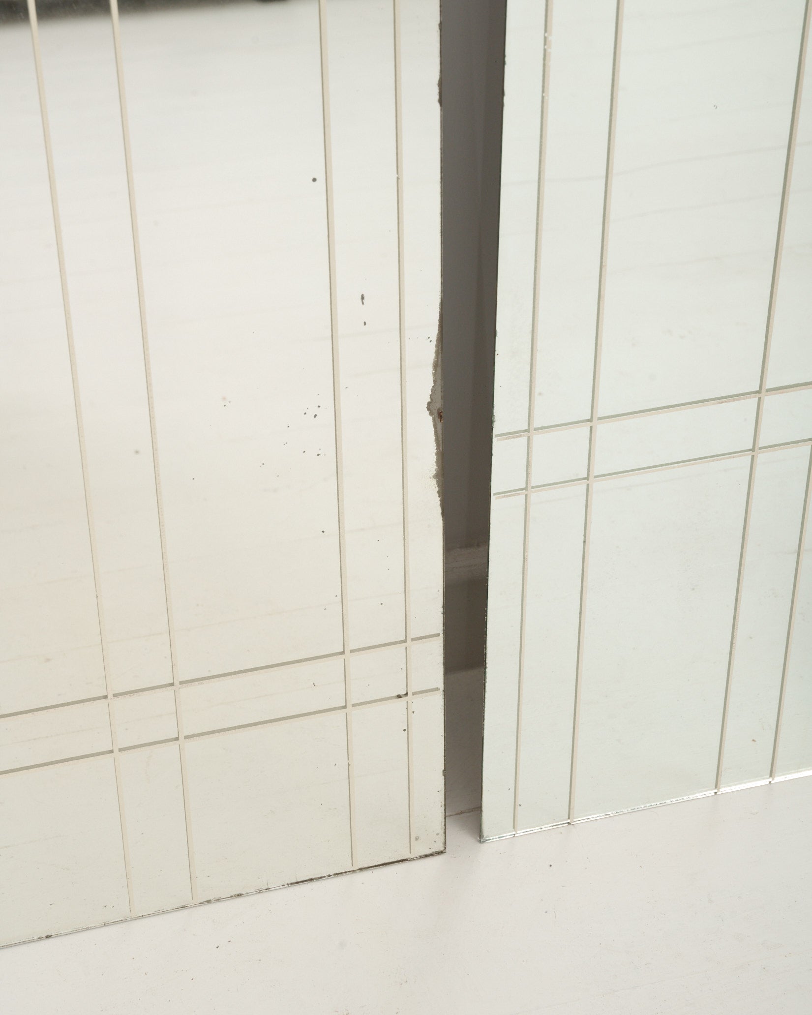 Miroir à motif quadrillé (grand), 1970s