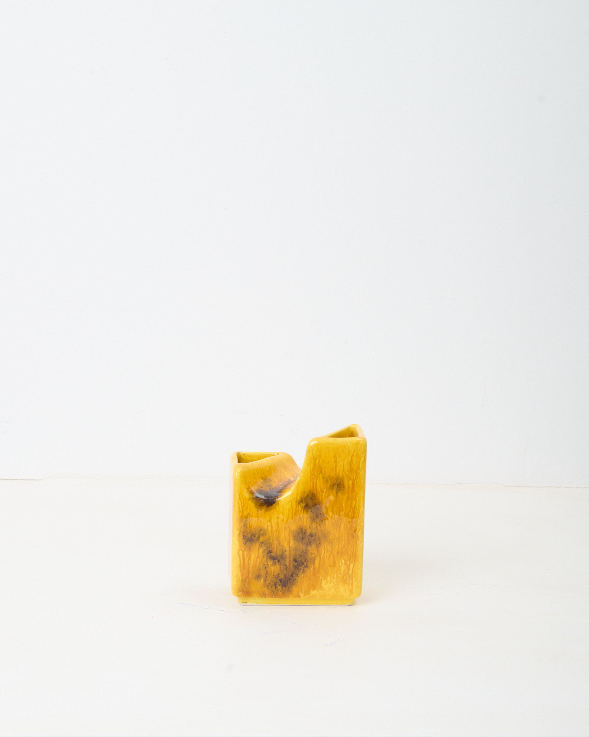 Double vase asymétrique jaune, Bertoncello, 1970s vintage – Eccho Studio