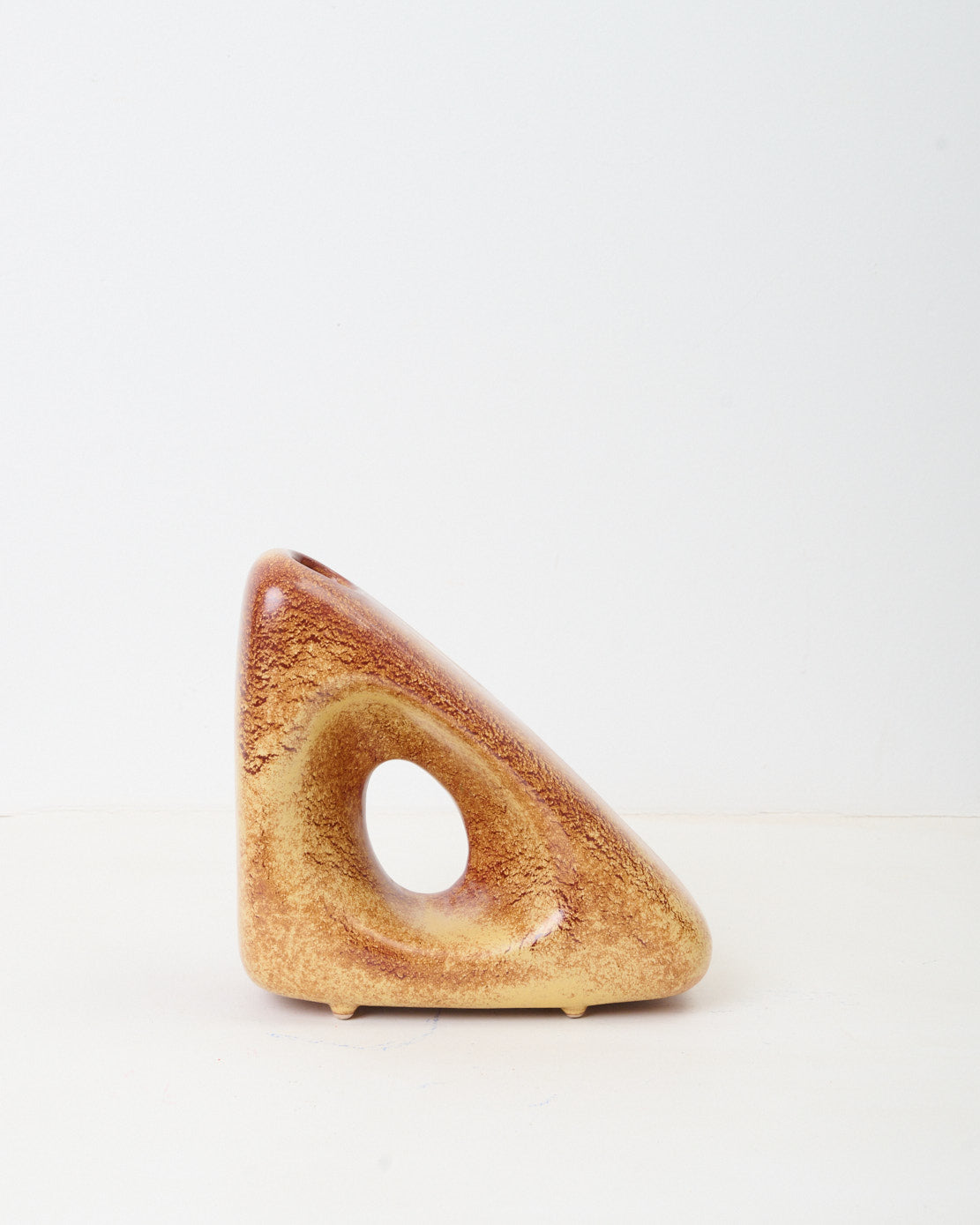 Vase sculptural par Roberto Rigon pour Bertoncello, forme triangle, 1970s vintage – Eccho Studio