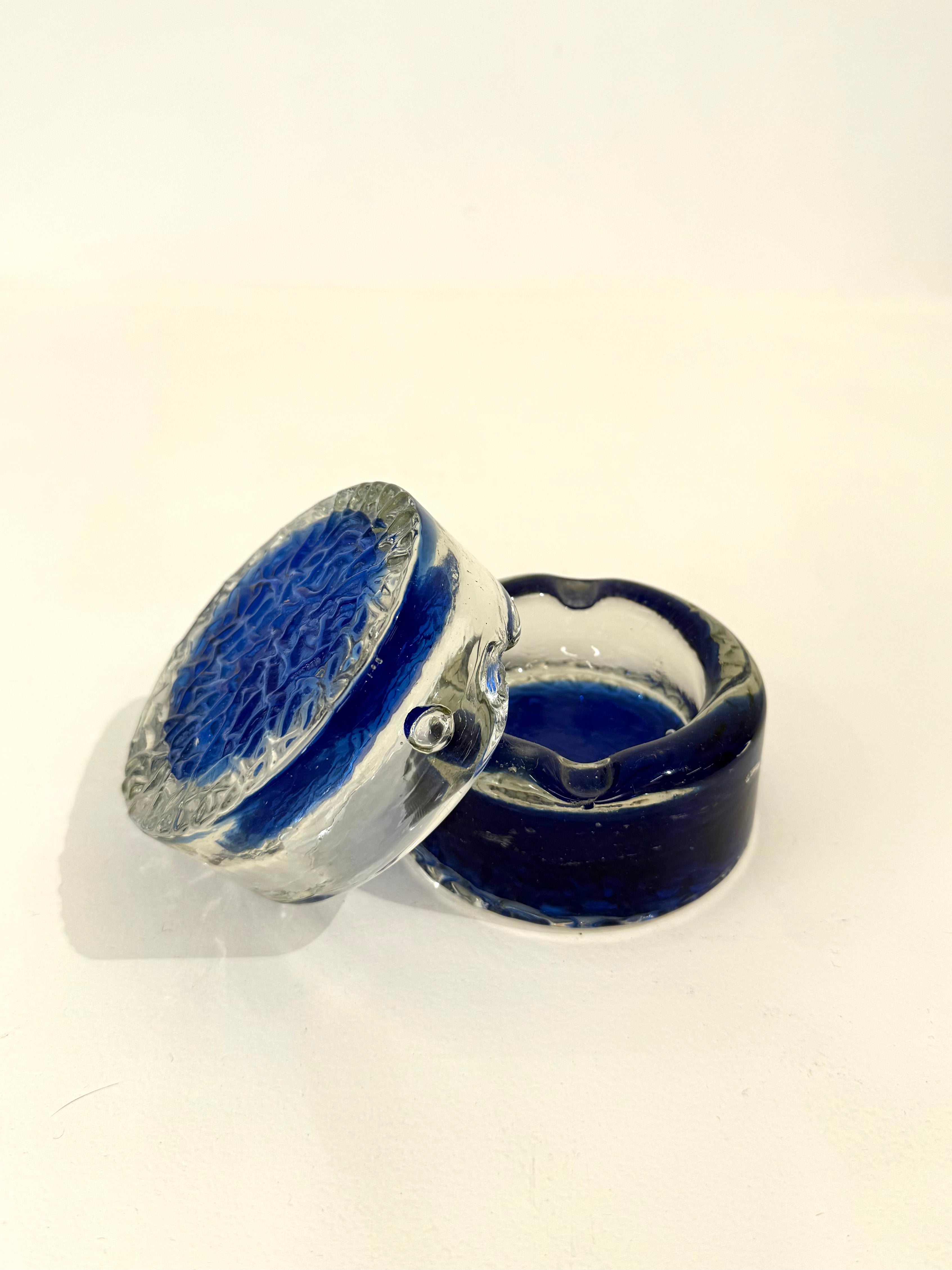 Cendrier rond, verre de Murano bleu, 1970s
