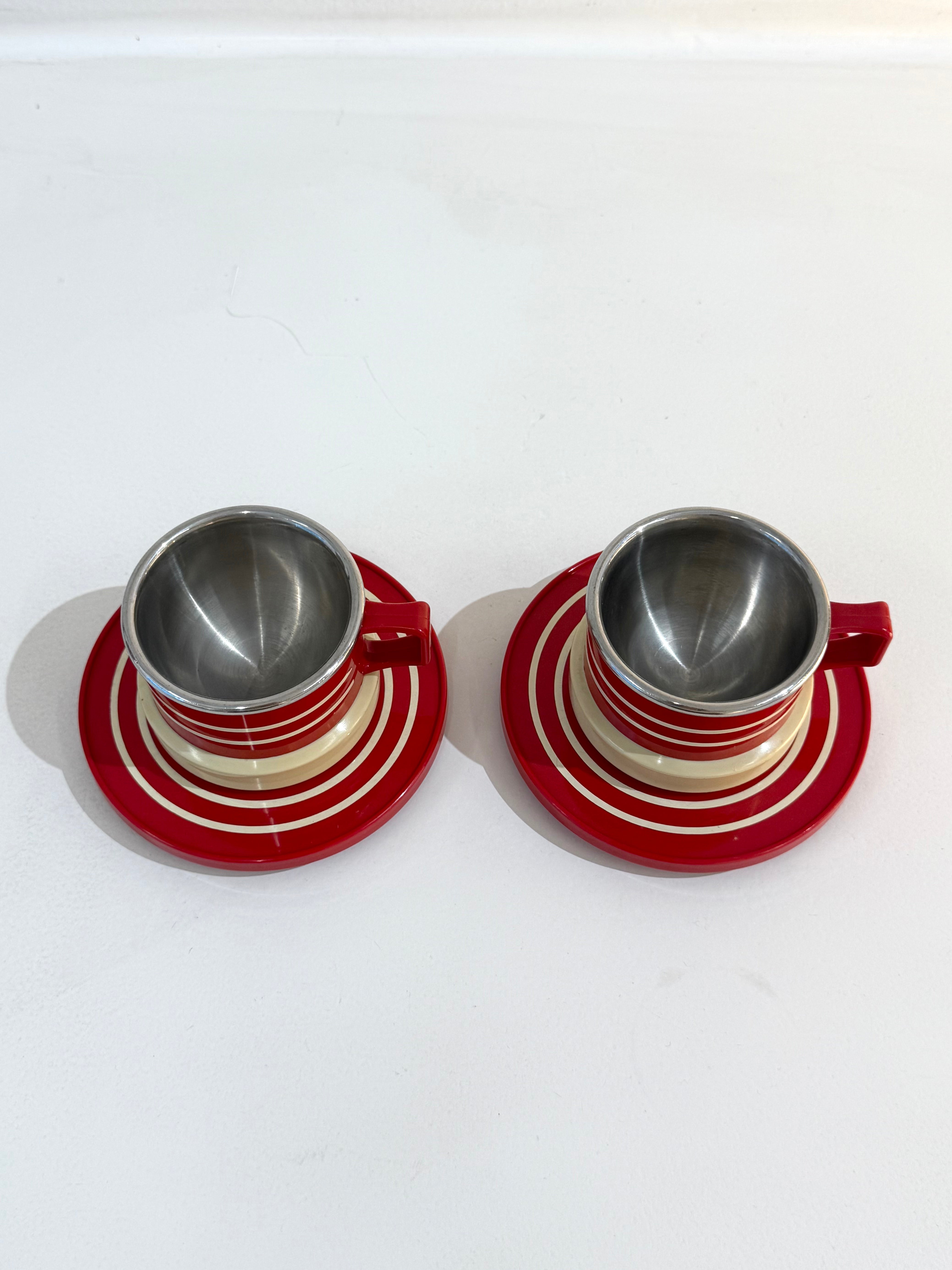 Duo de tasses rouge et crème, Inoxpran, 1970s