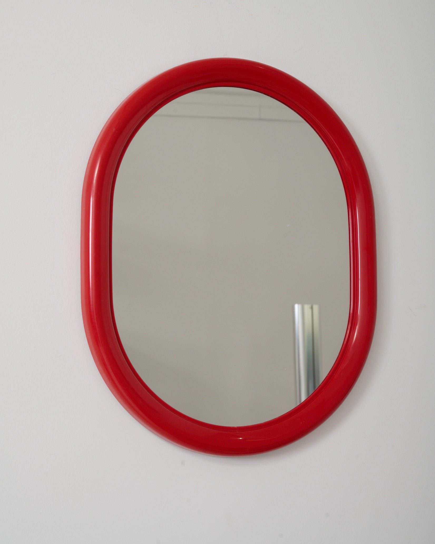 Miroir oval rouge, 1970-1980