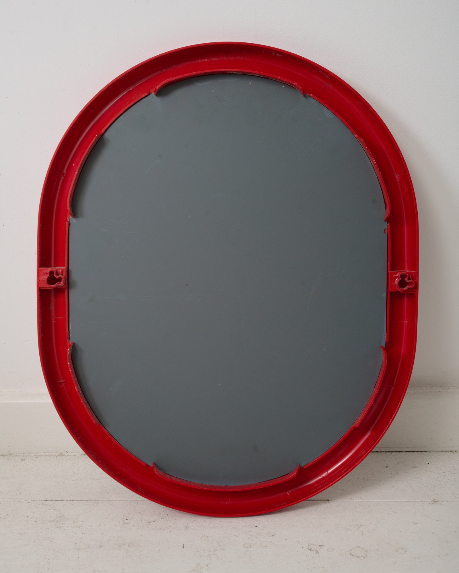 Miroir oval rouge, 1970-1980