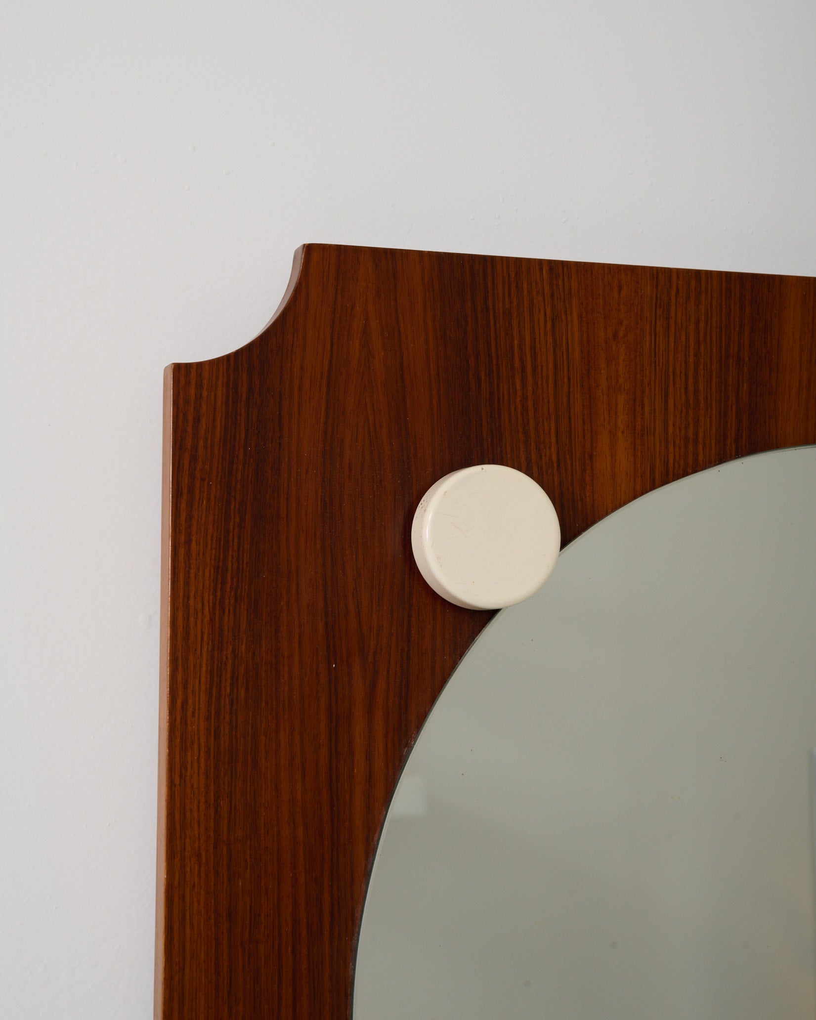 Miroir rond sur structure en teck, 1970s