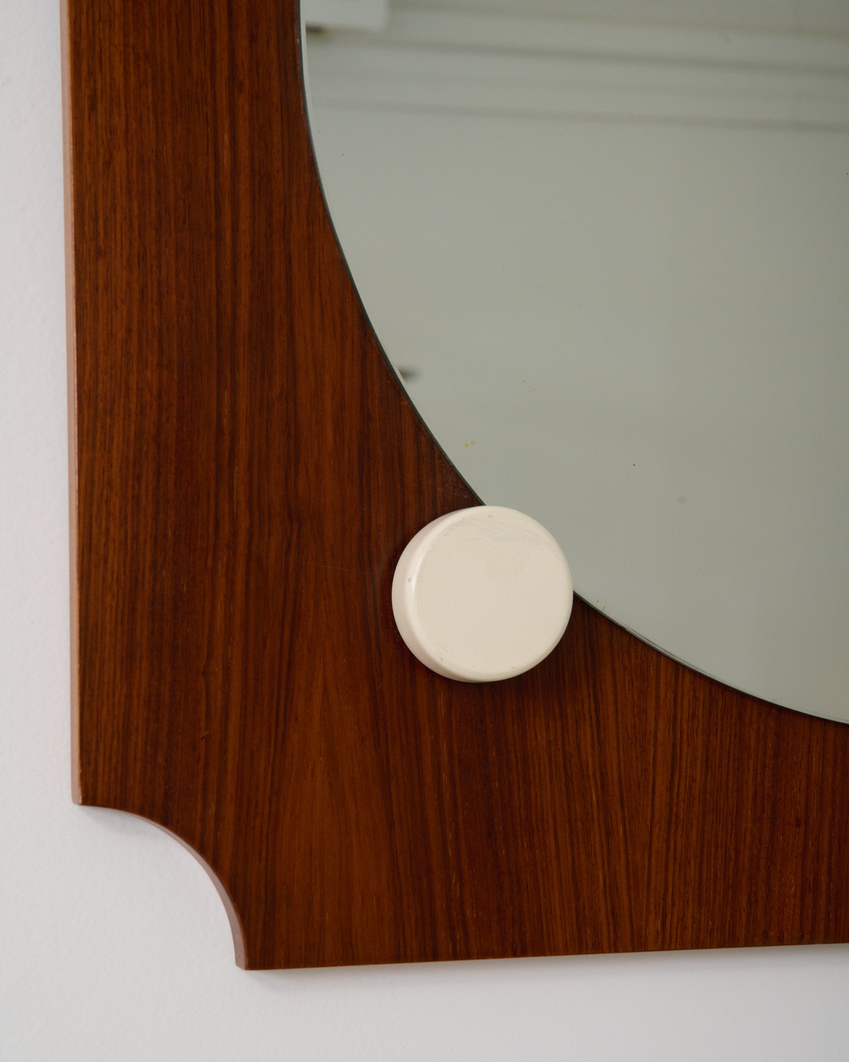 Miroir rond sur structure en teck, 1970s