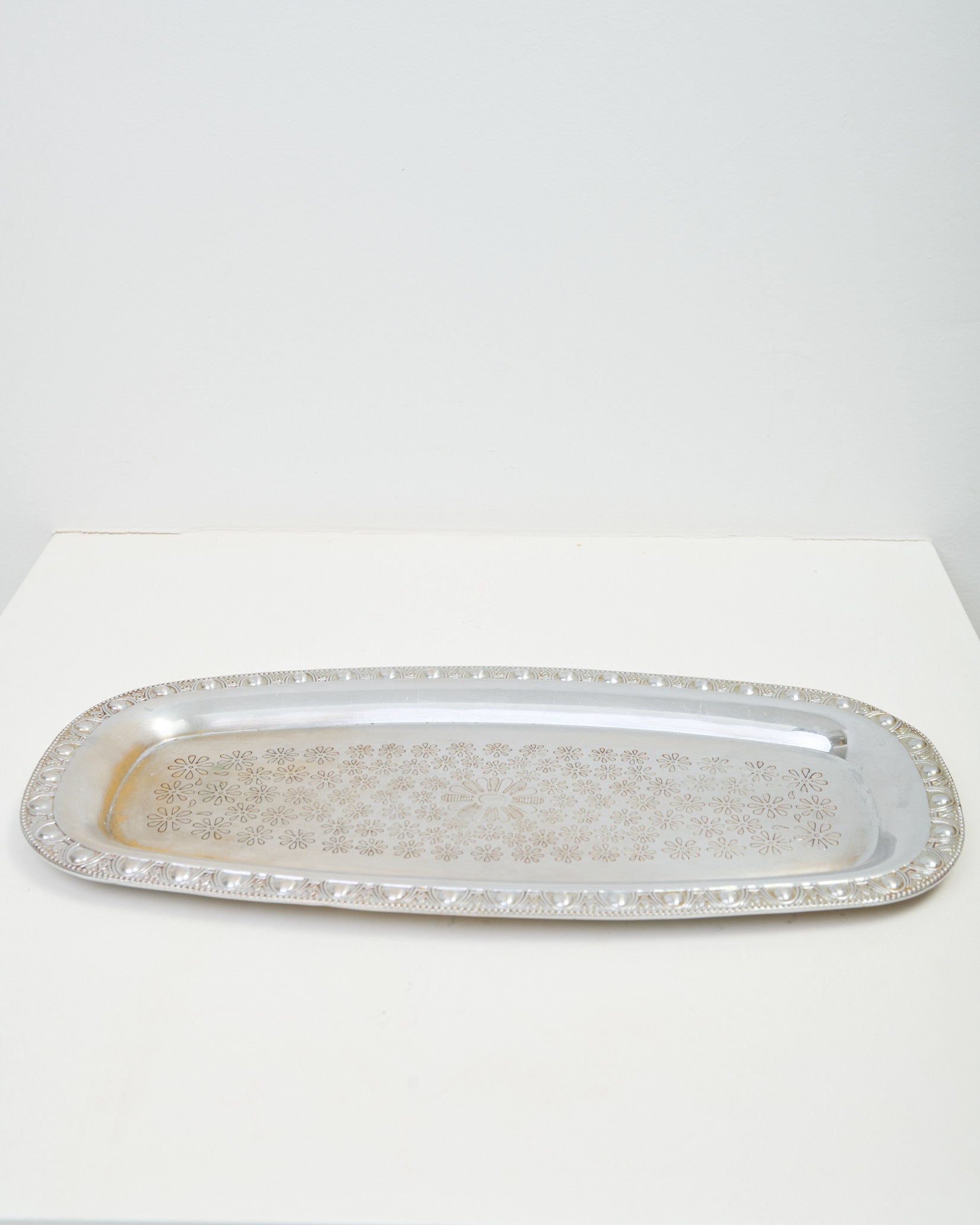 Plateau gravé de fleurs vintage – Eccho Studio