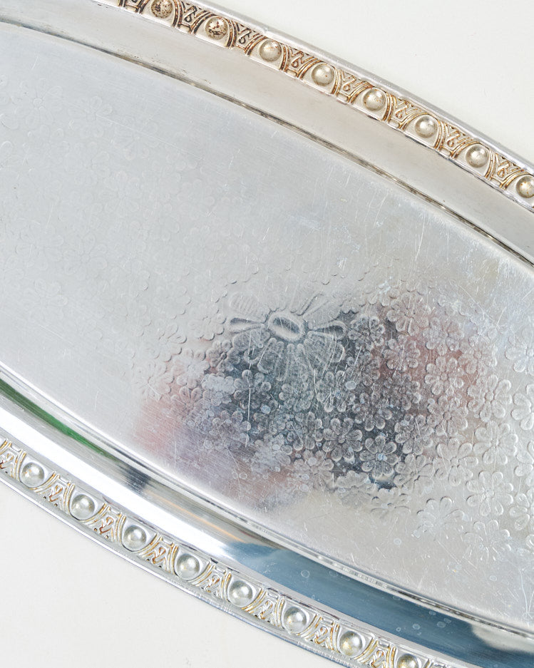 Plateau gravé de fleurs