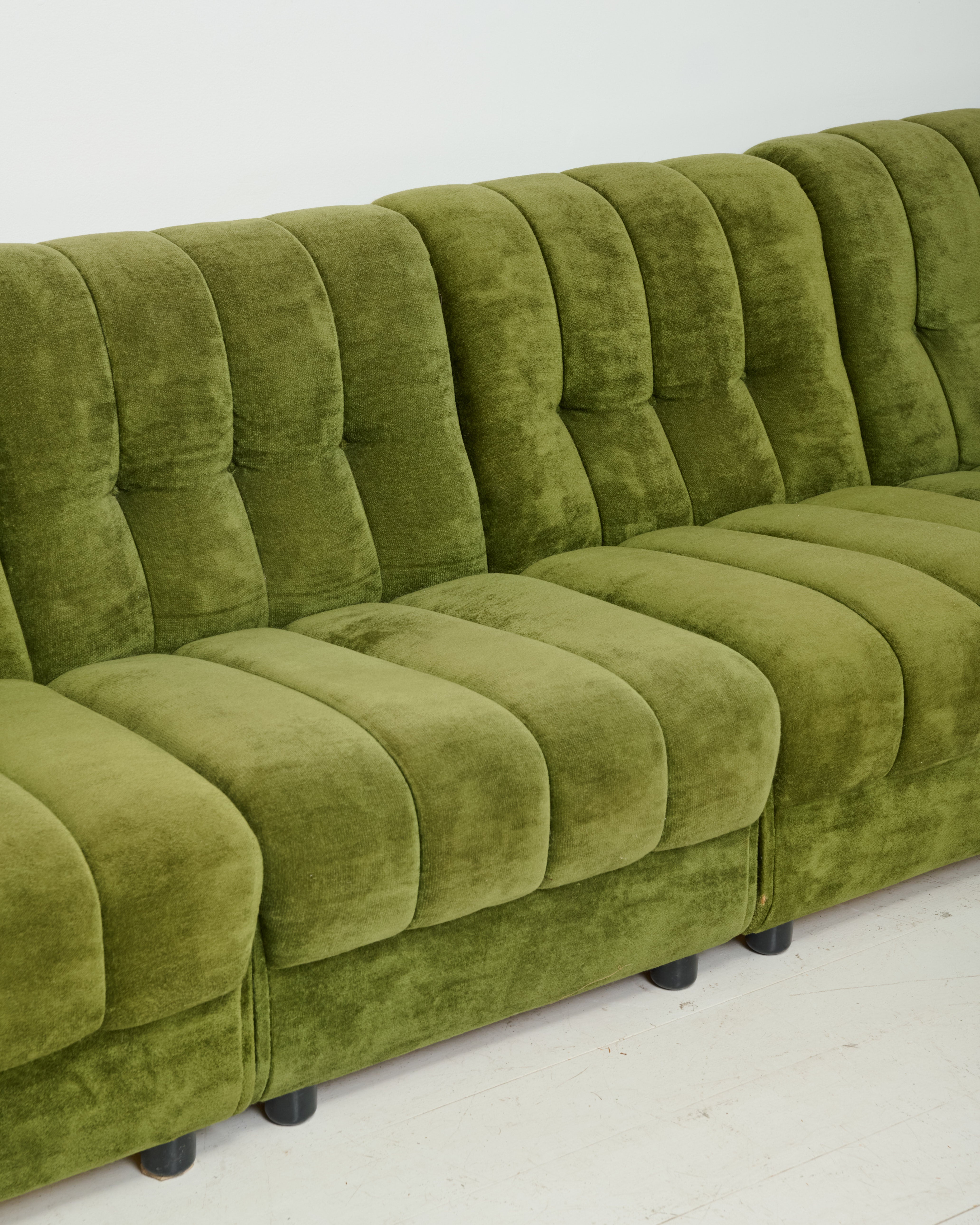 Chauffeuse ou canapé modulable en velours vert, 1970s