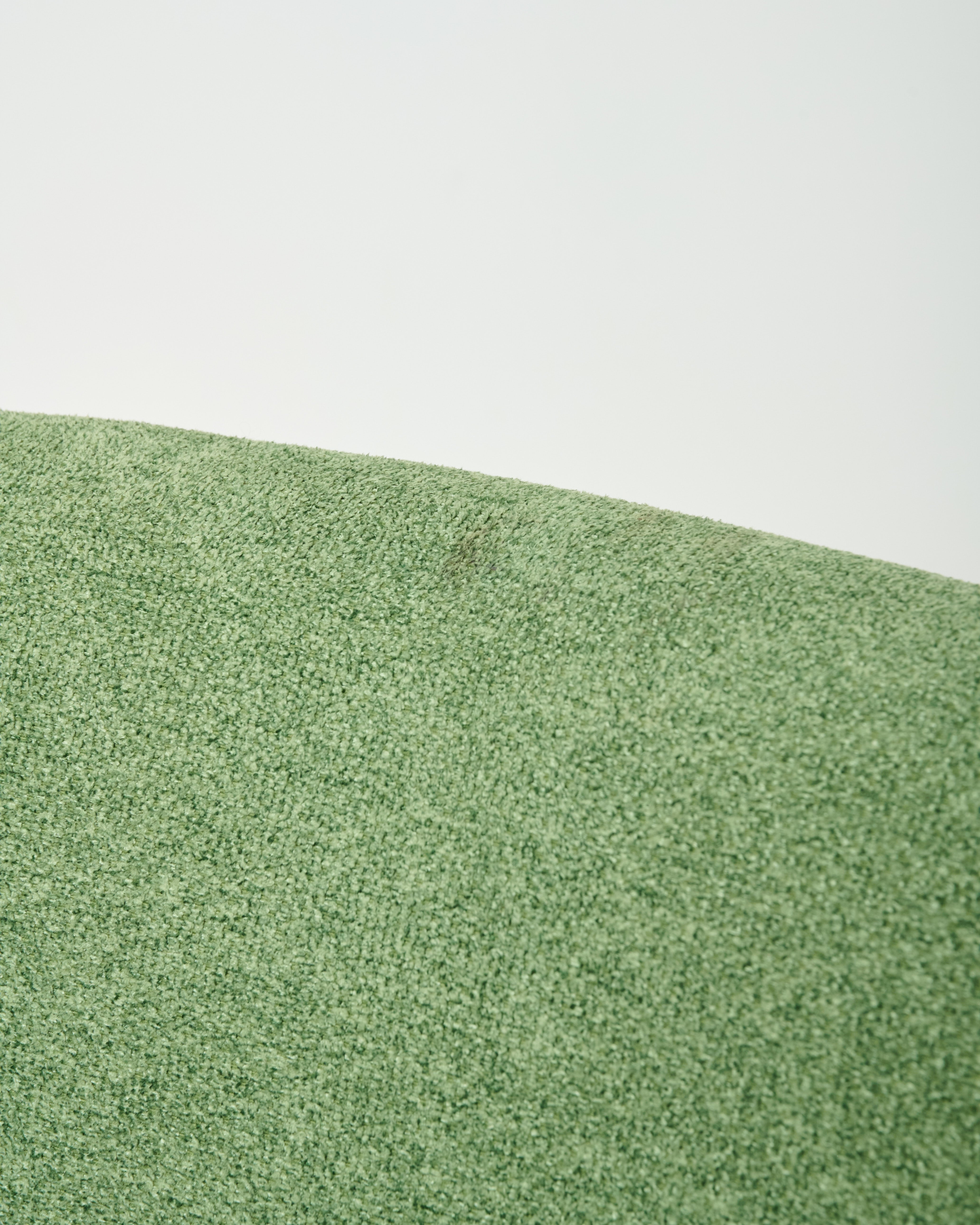 Chauffeuse verte en velours (1 sur 2), 1970s