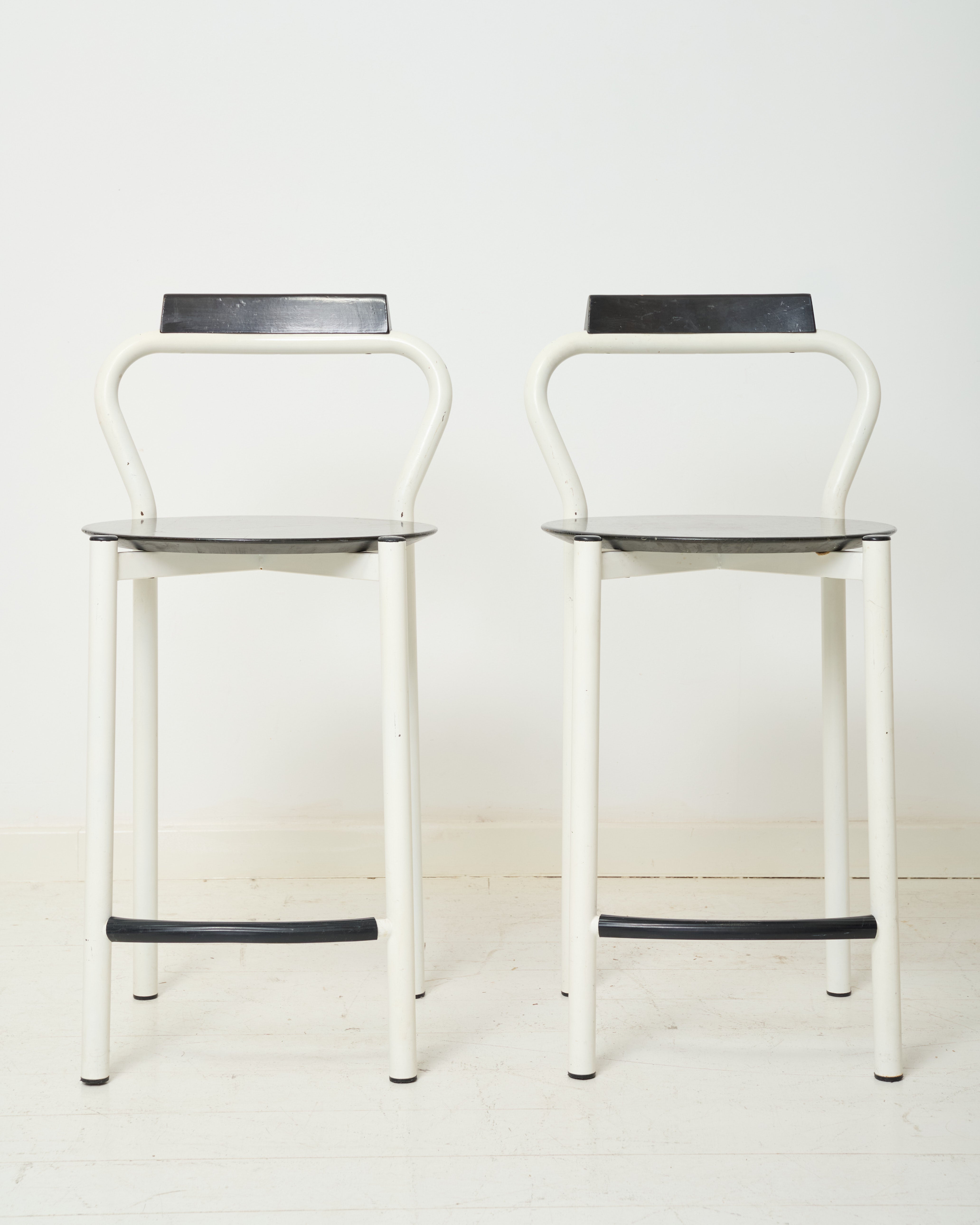 Duo de chaises hautes post-moderne, 1980s