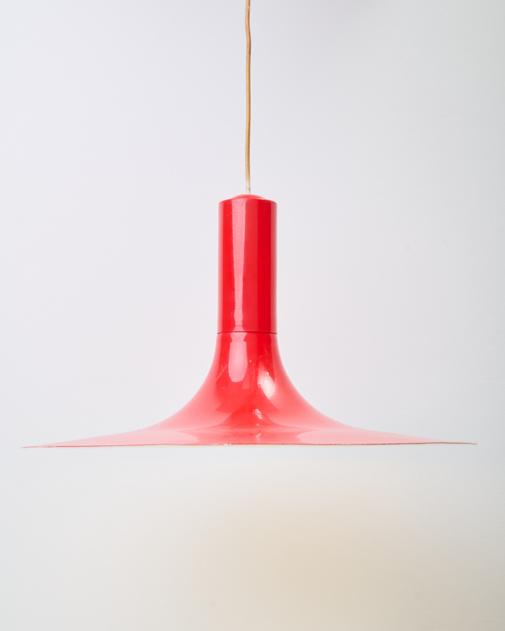 Suspension rouge, Thorn Canton, 1970
