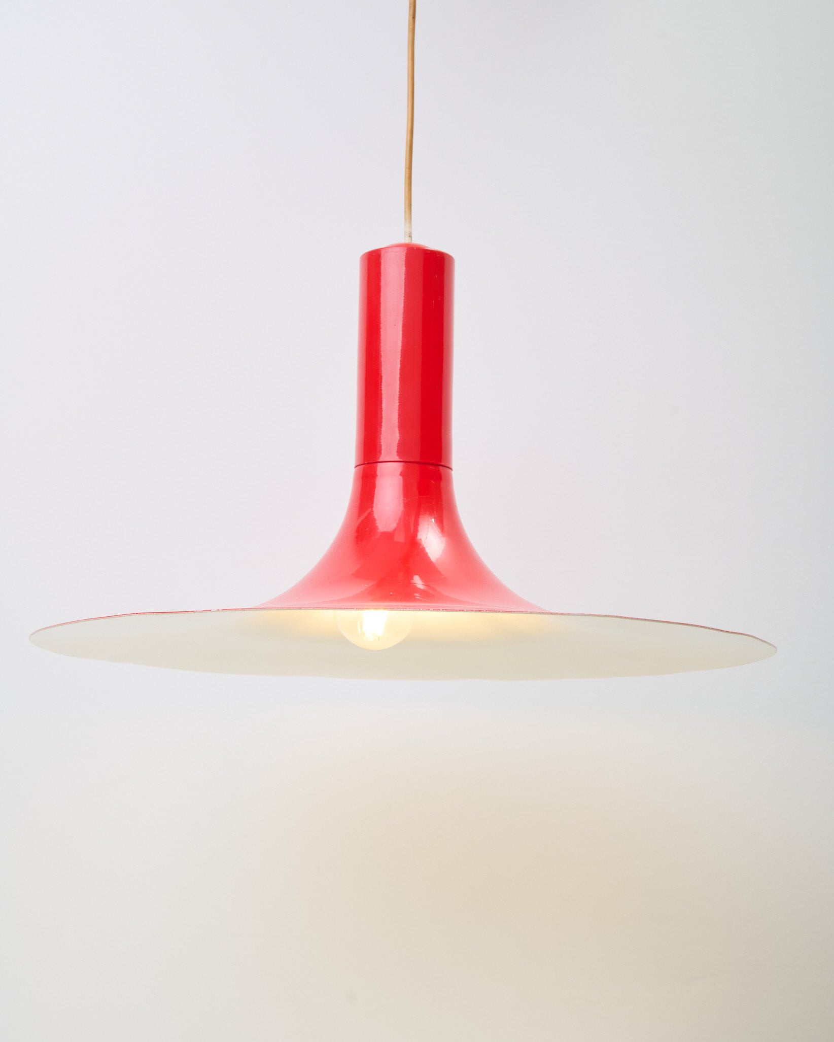 Suspension rouge, Thorn Canton, 1970