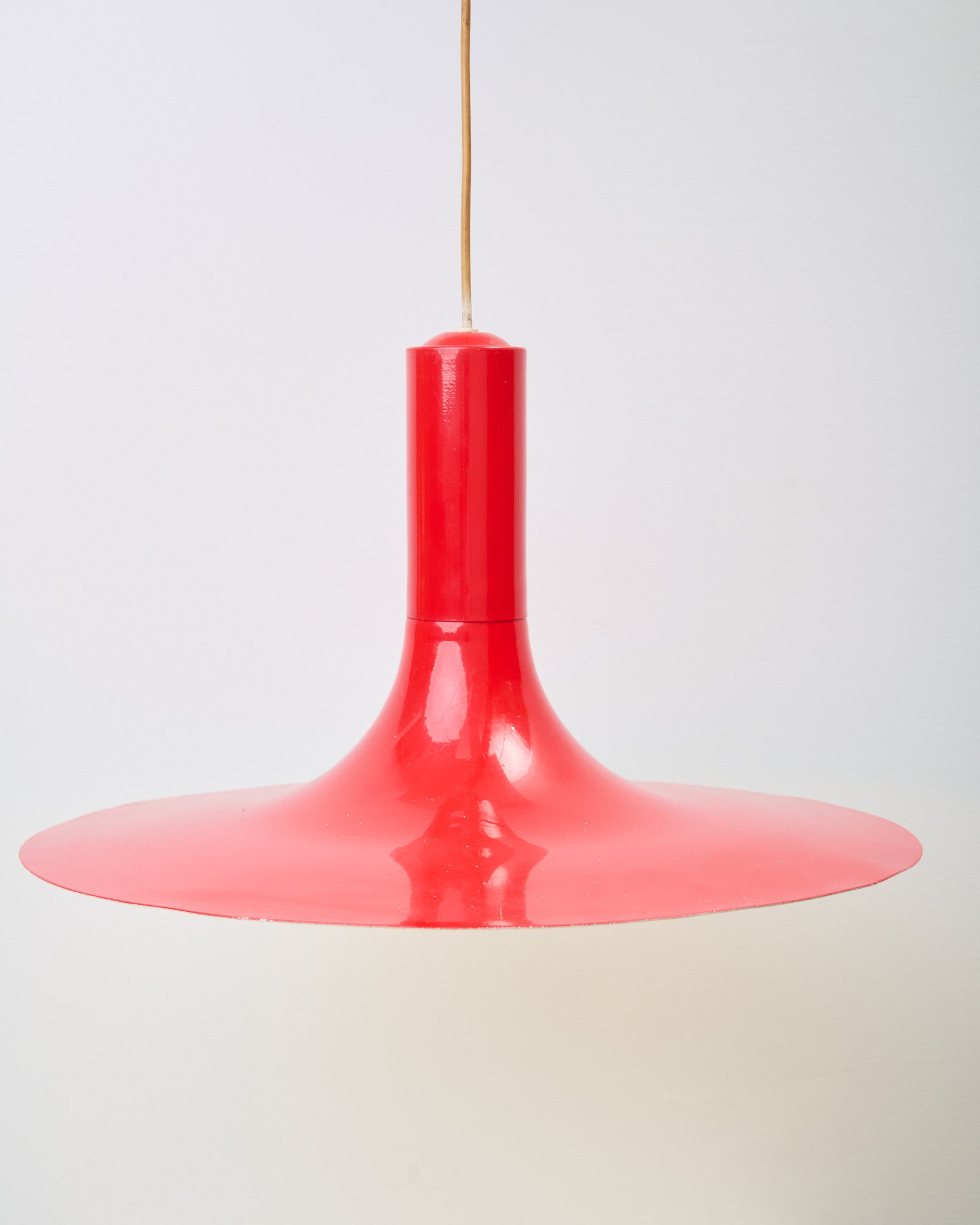 Suspension rouge, Thorn Canton, 1970