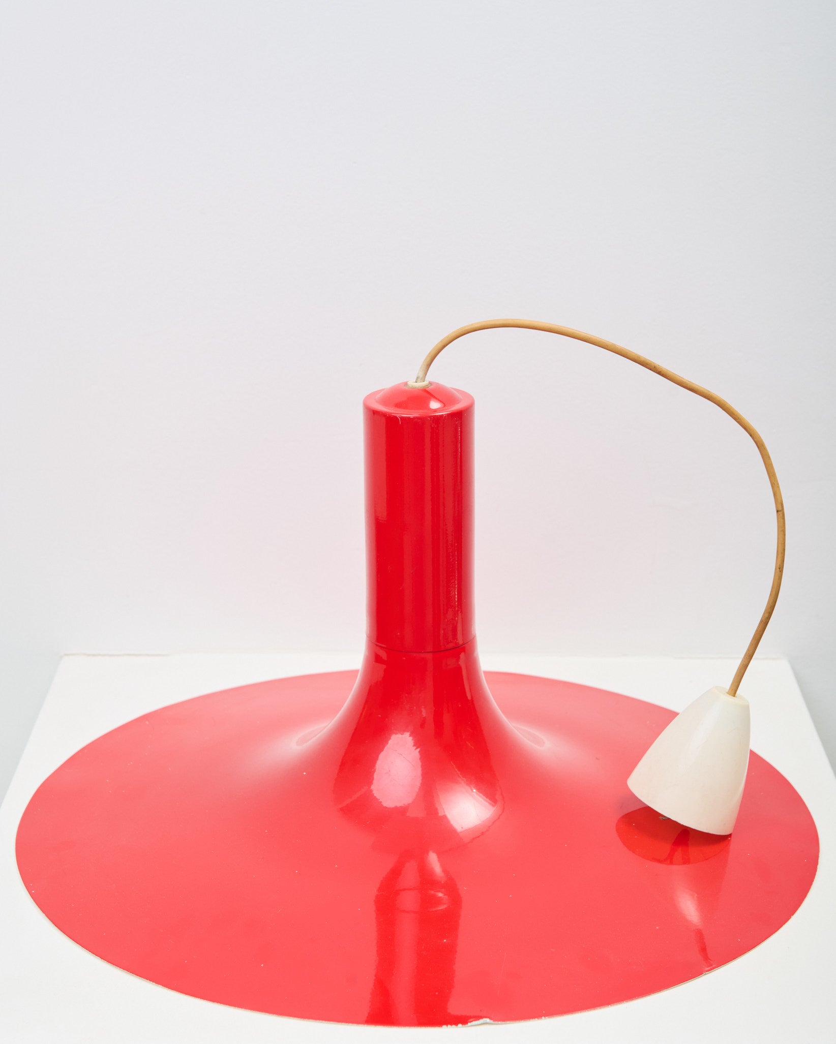 Suspension rouge, Thorn Canton, 1970