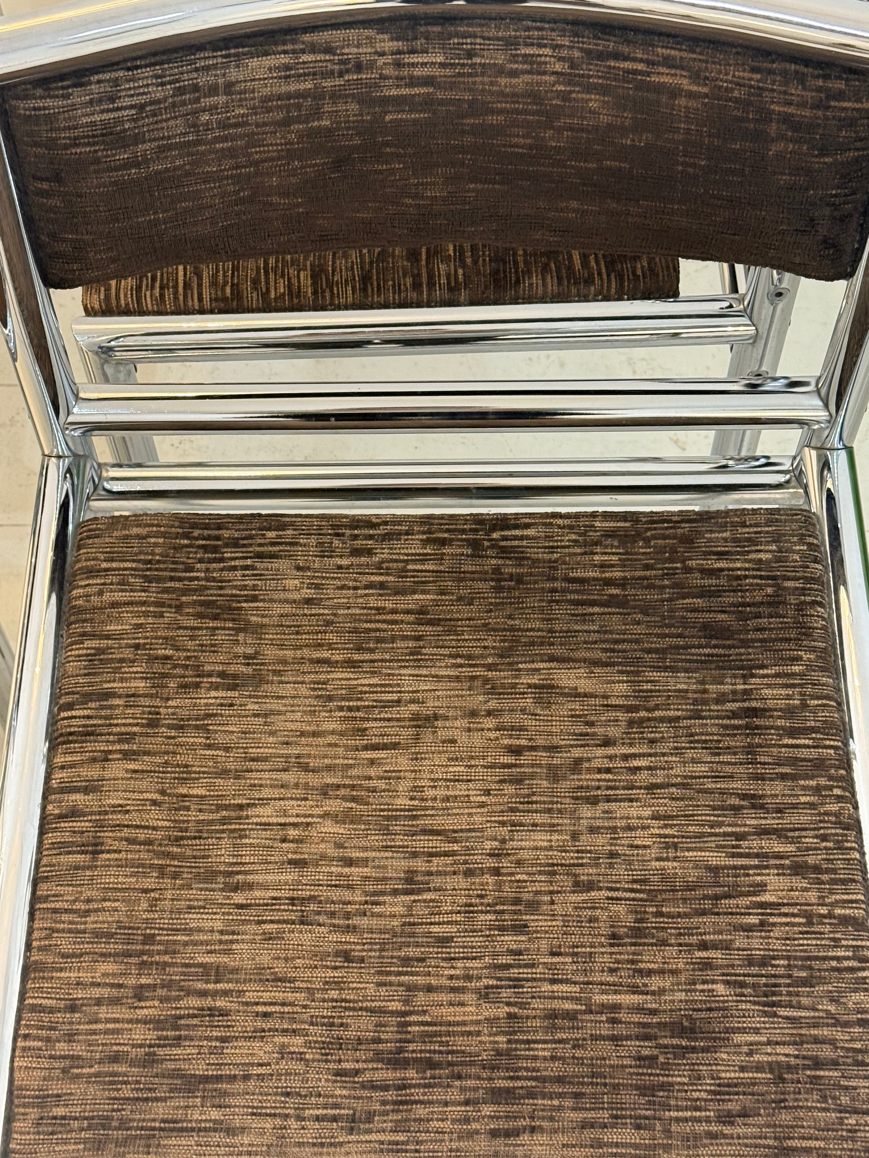 Quatre chaises tubulaires chrome et velours, 1970s