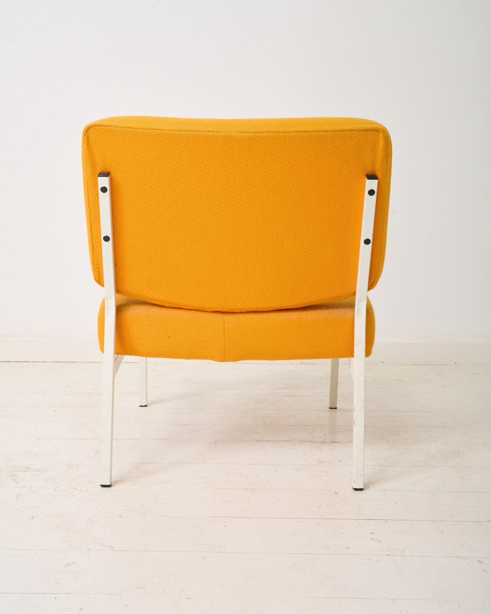 Deux fauteuils jaune des années 70