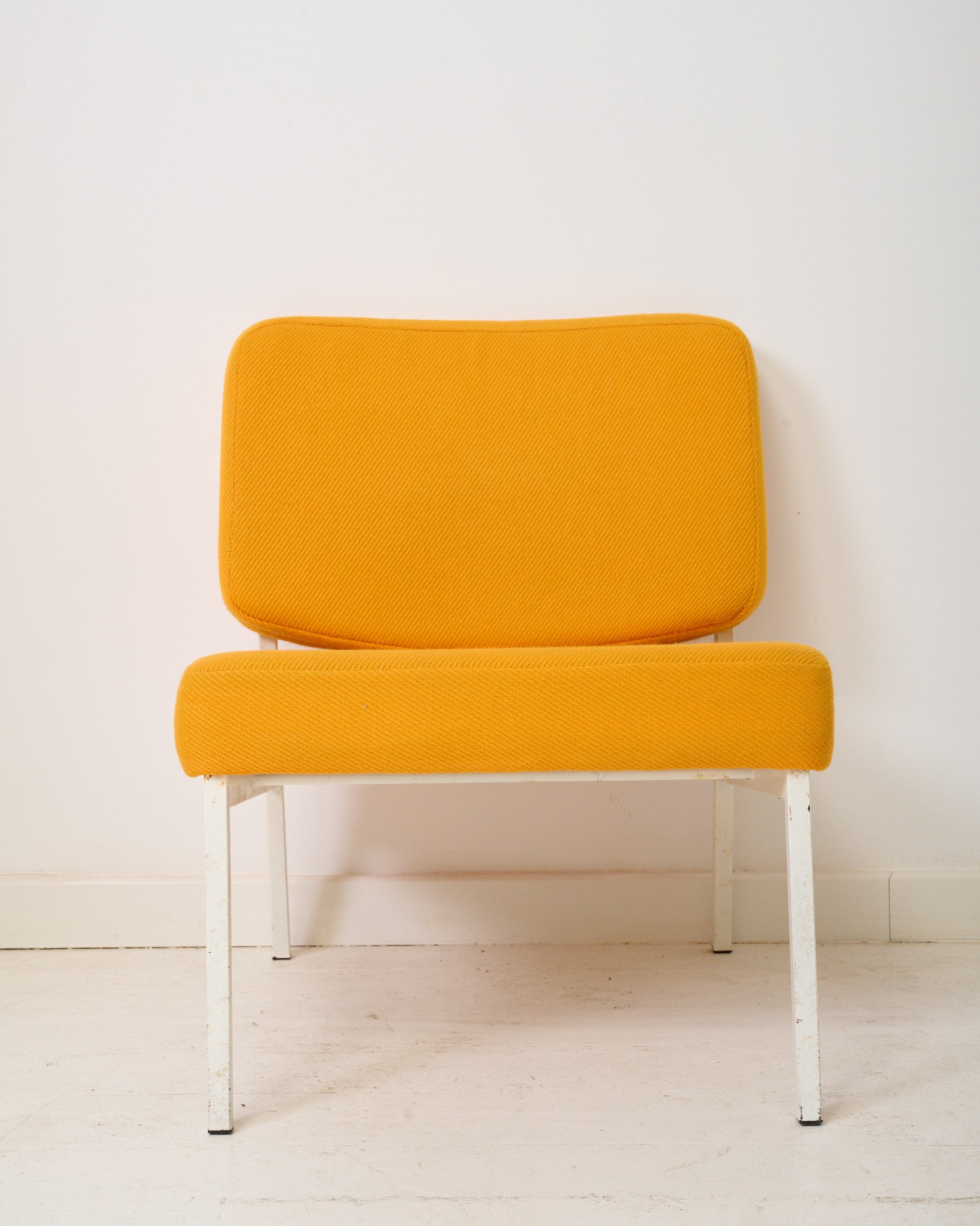 Deux fauteuils jaune des années 70