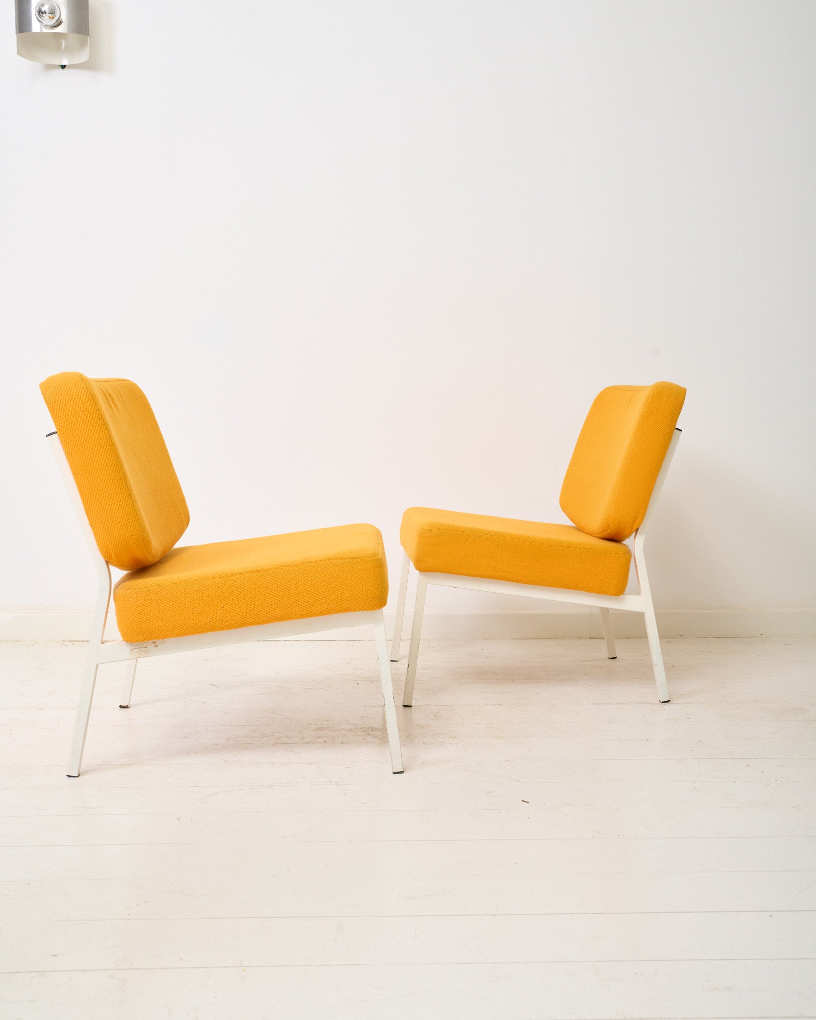 Deux fauteuils jaune des années 70