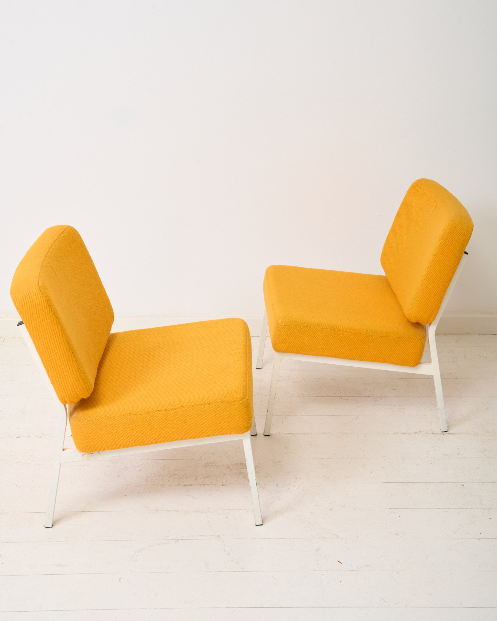 Deux fauteuils jaune des années 70