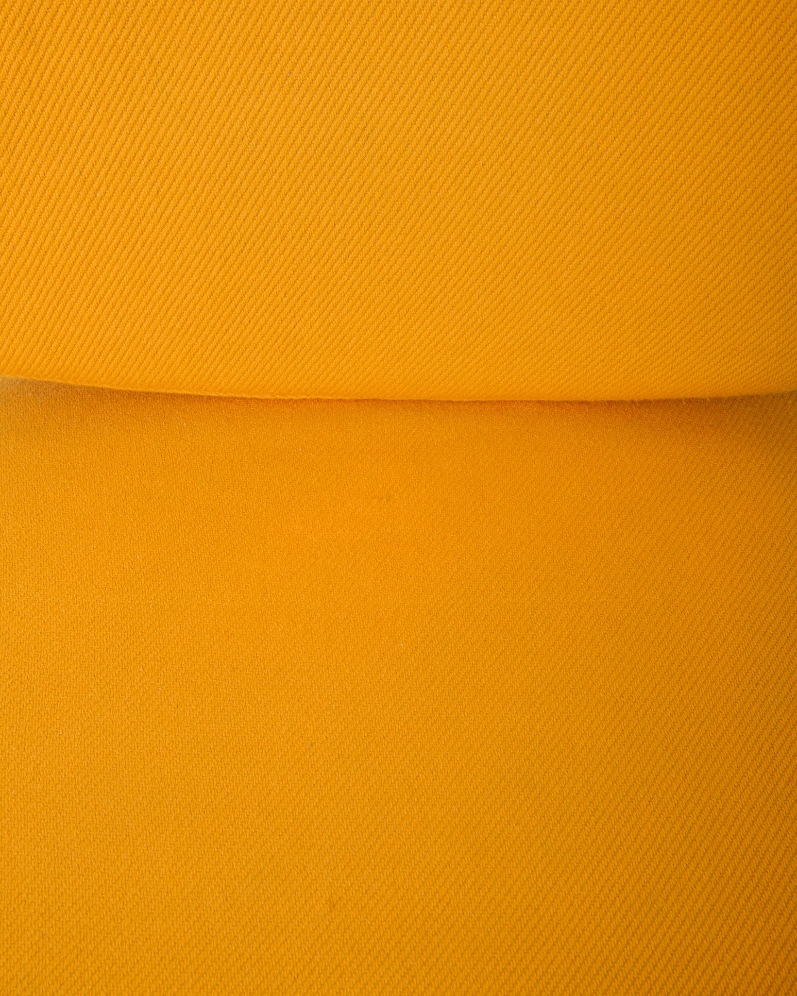 Deux fauteuils jaune des années 70
