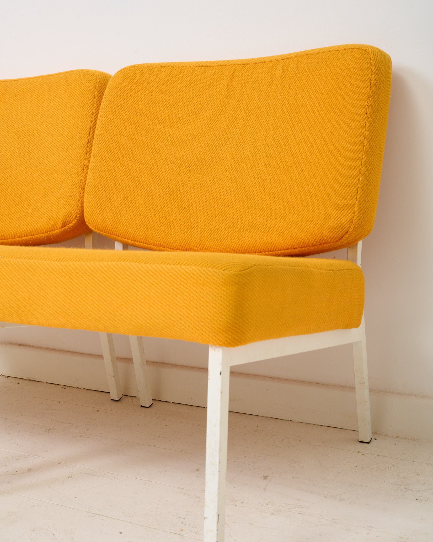 Deux fauteuils jaune des années 70