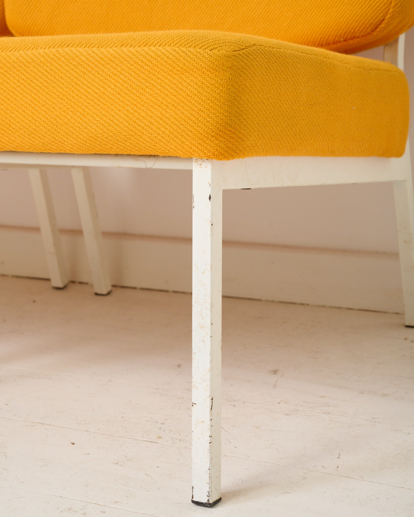 Deux fauteuils jaune des années 70