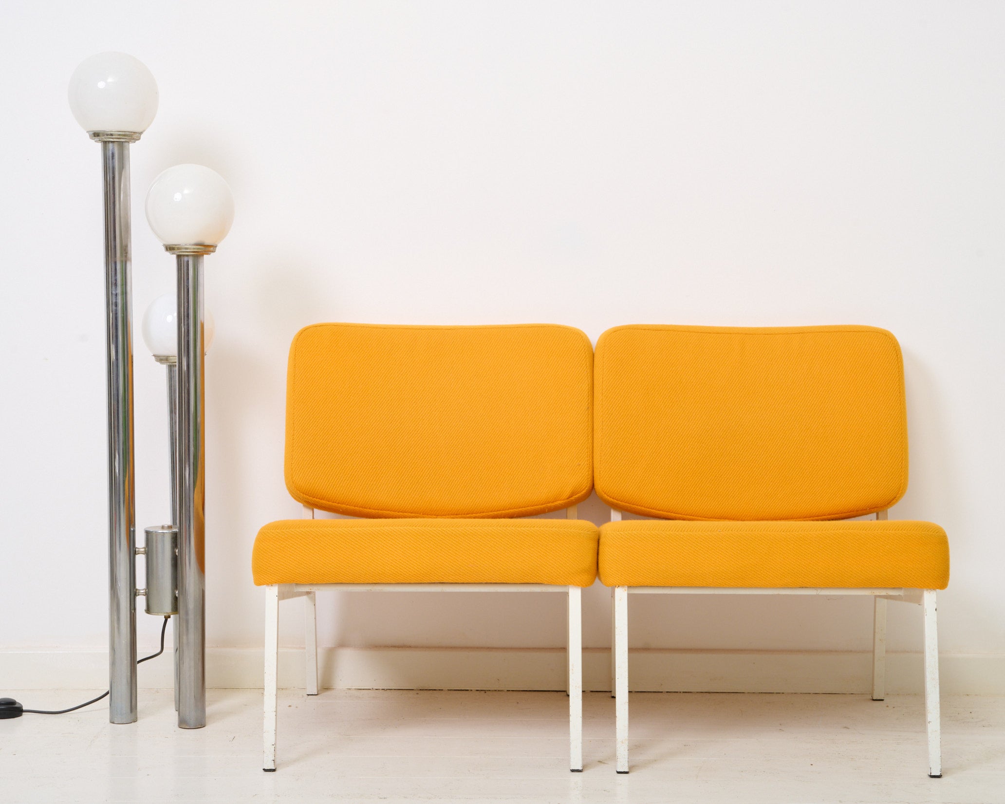 Deux fauteuils jaune des années 70