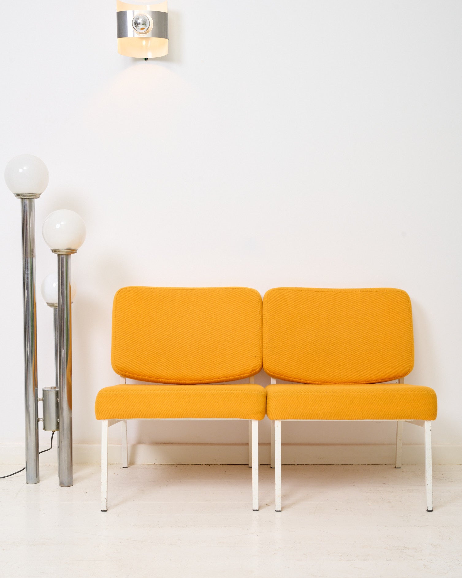 Deux fauteuils jaune des années 70
