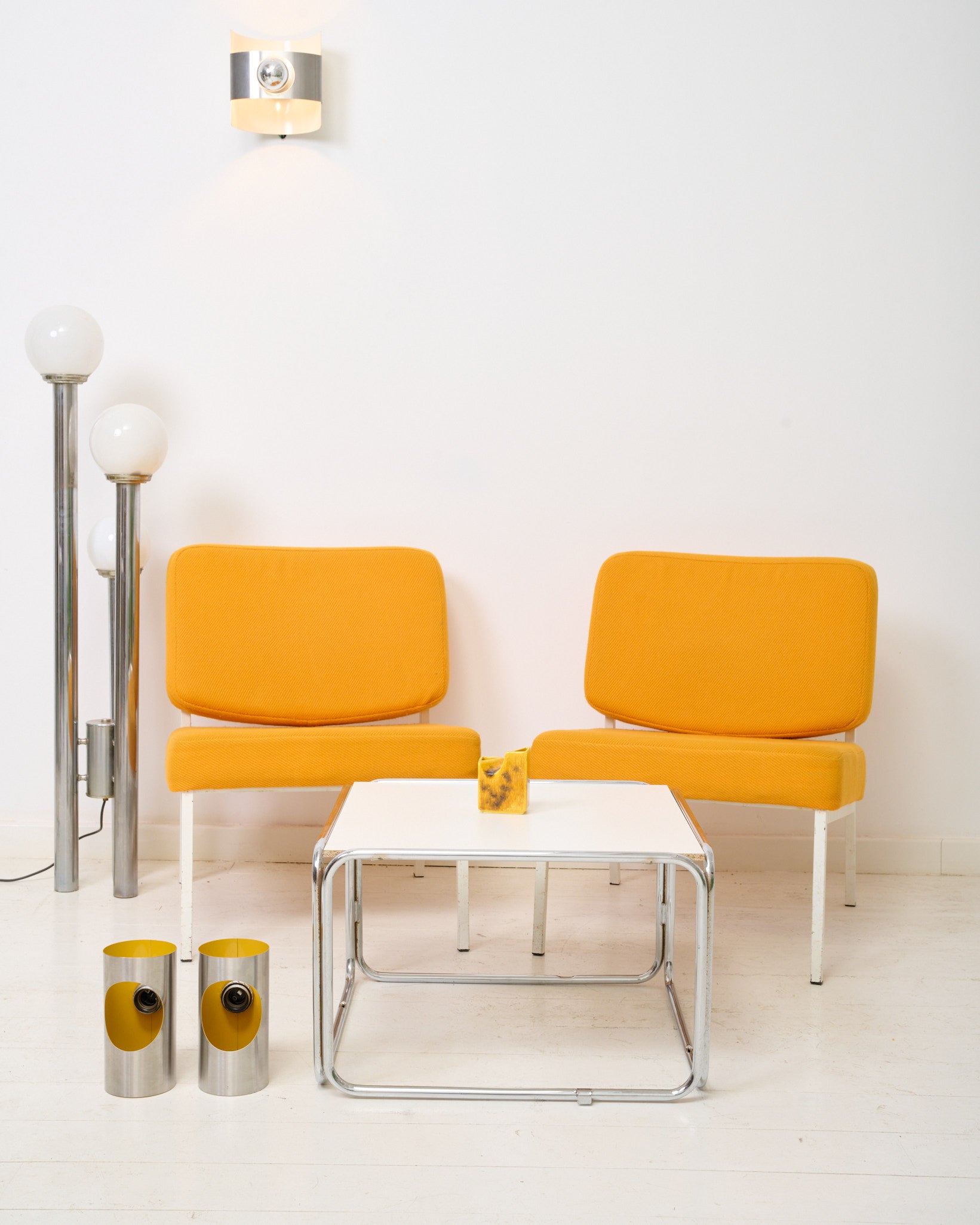 Deux fauteuils jaune des années 70