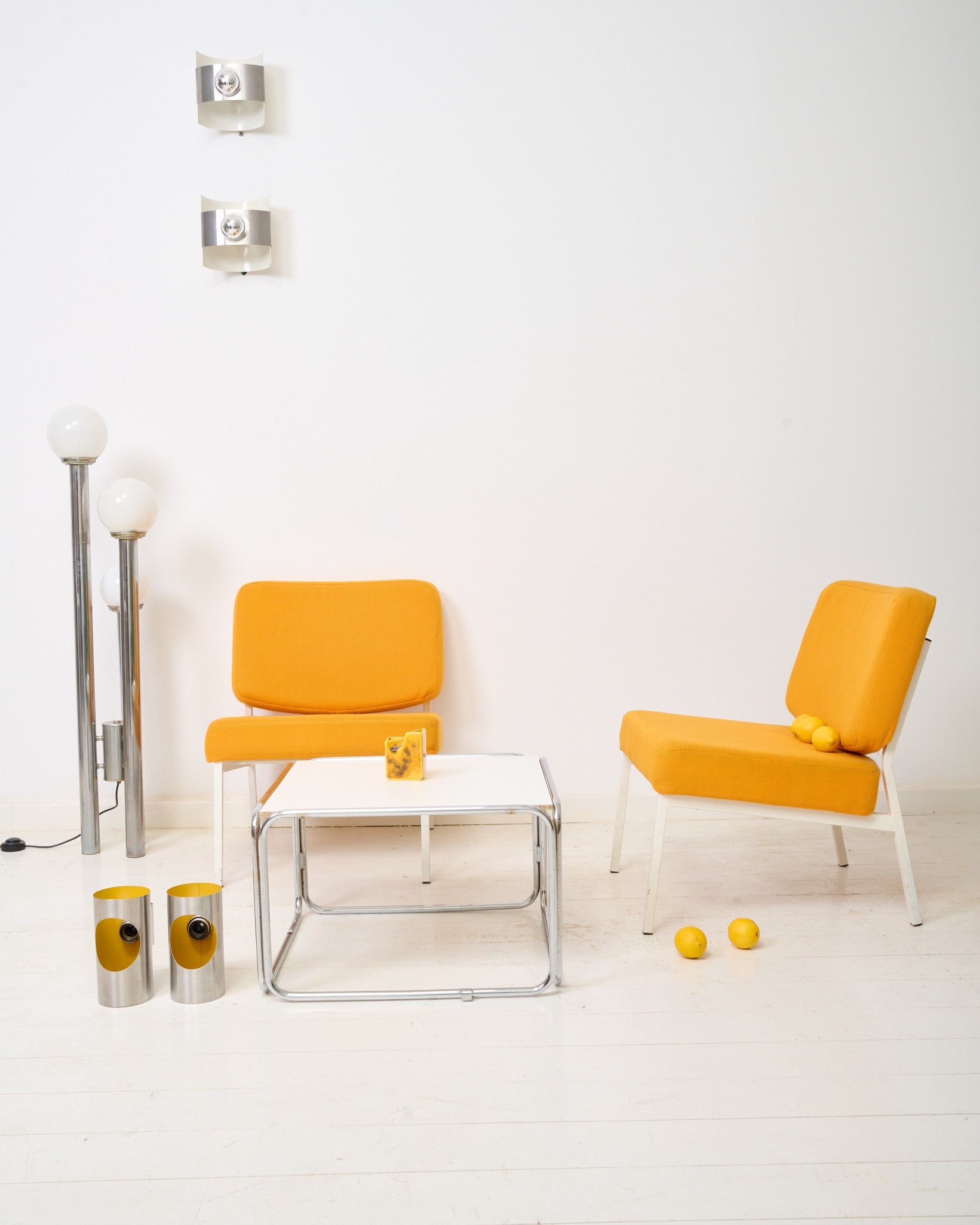 Deux fauteuils jaune des années 70