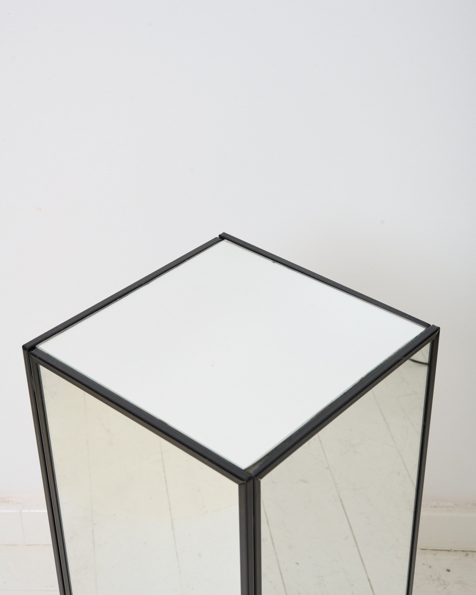 Duo de colonnes miroir, 1990s