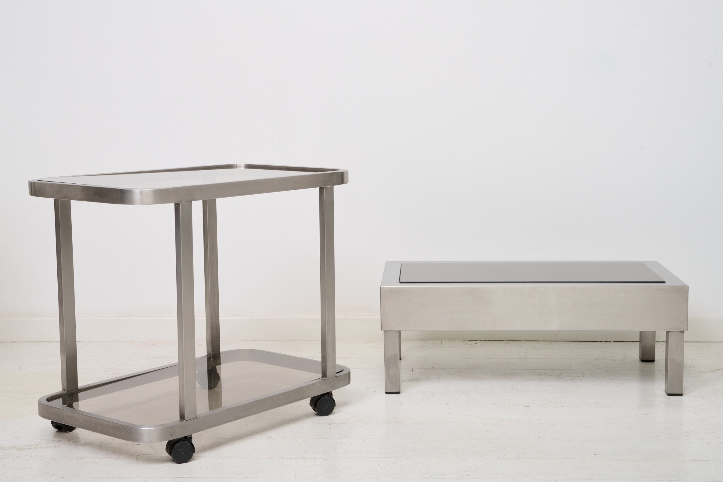 Ensemble table basse et desserte en acier brossé, 1980s