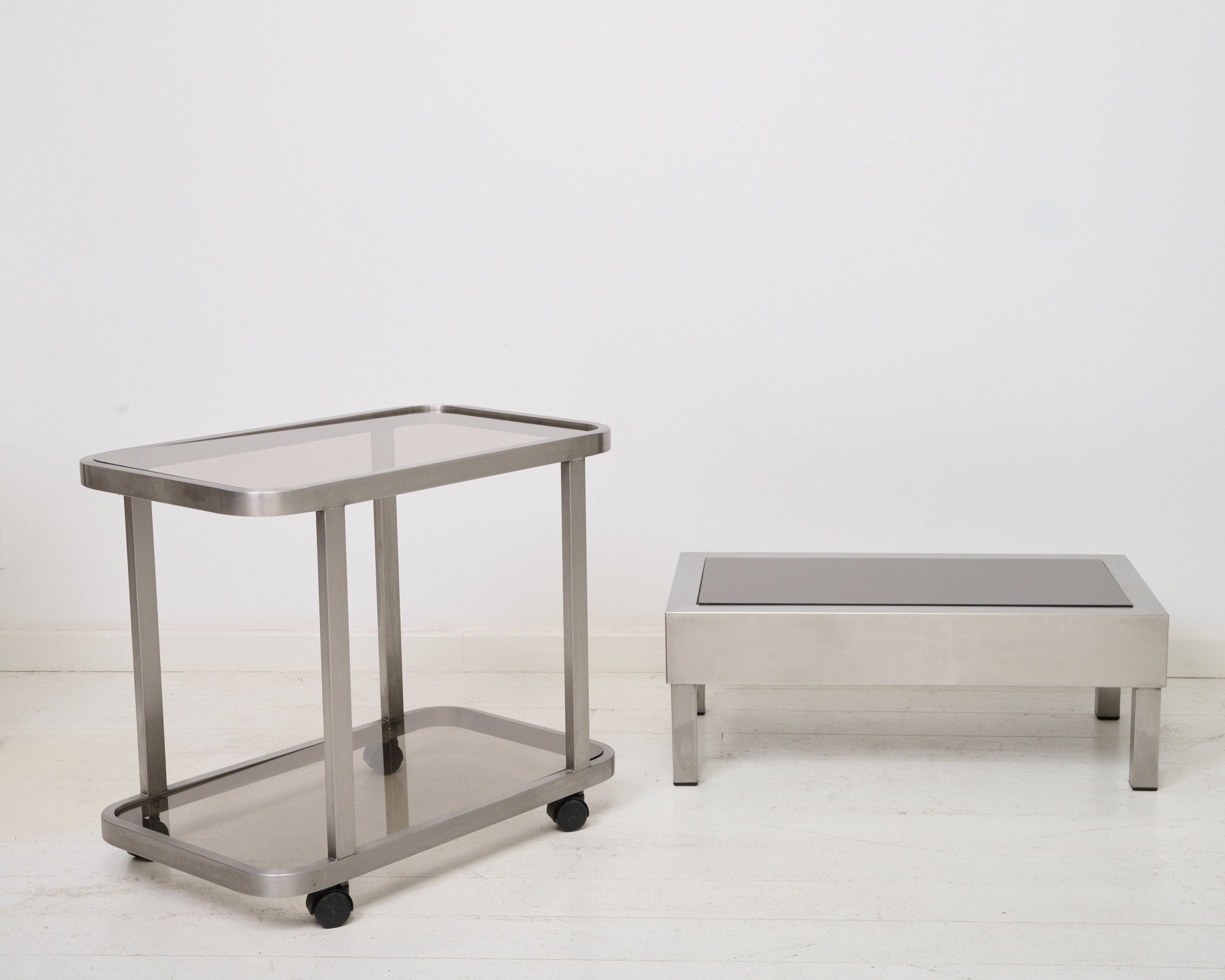 Ensemble table basse et desserte en acier brossé, 1980s