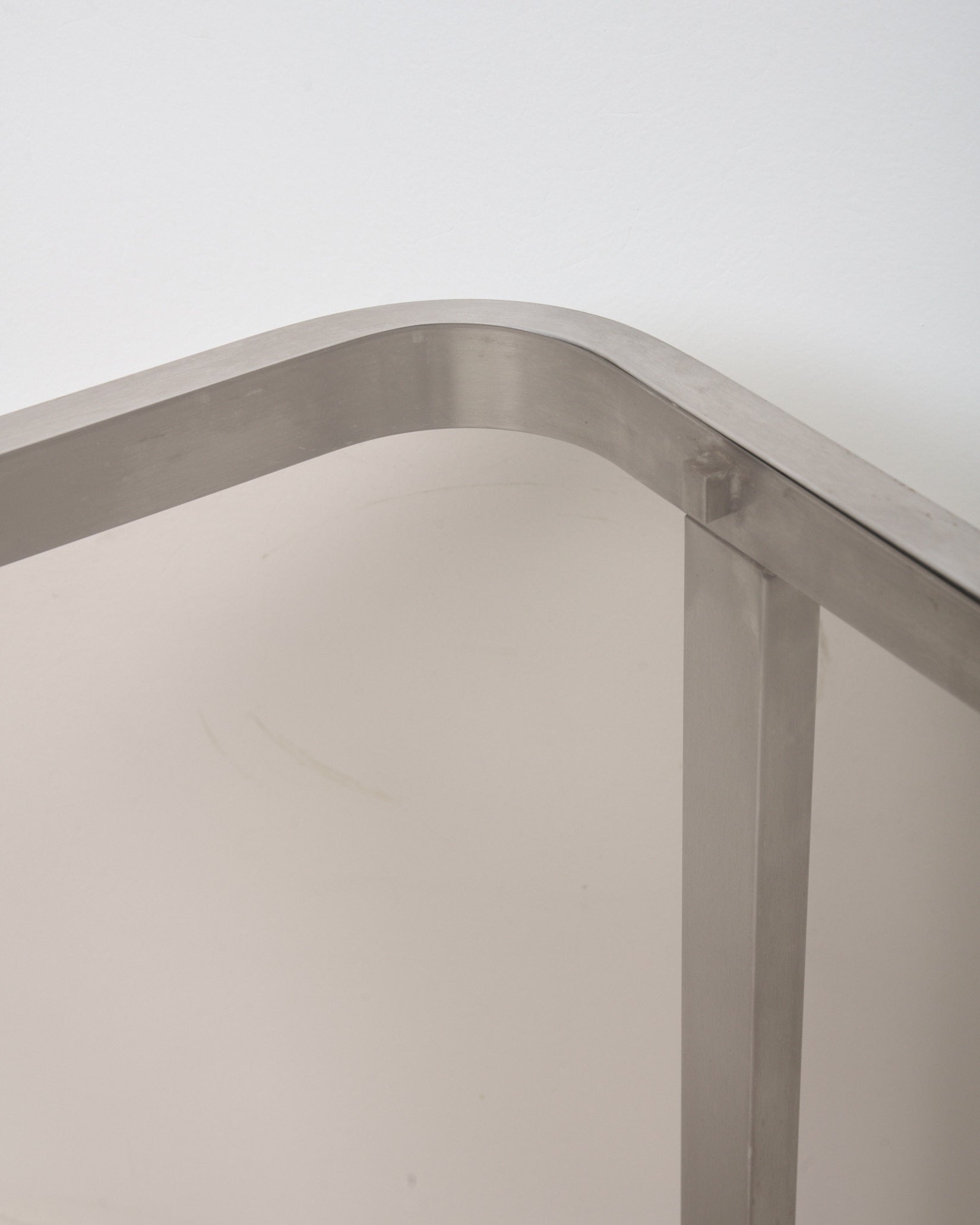 Ensemble table basse et desserte en acier brossé, 1980s