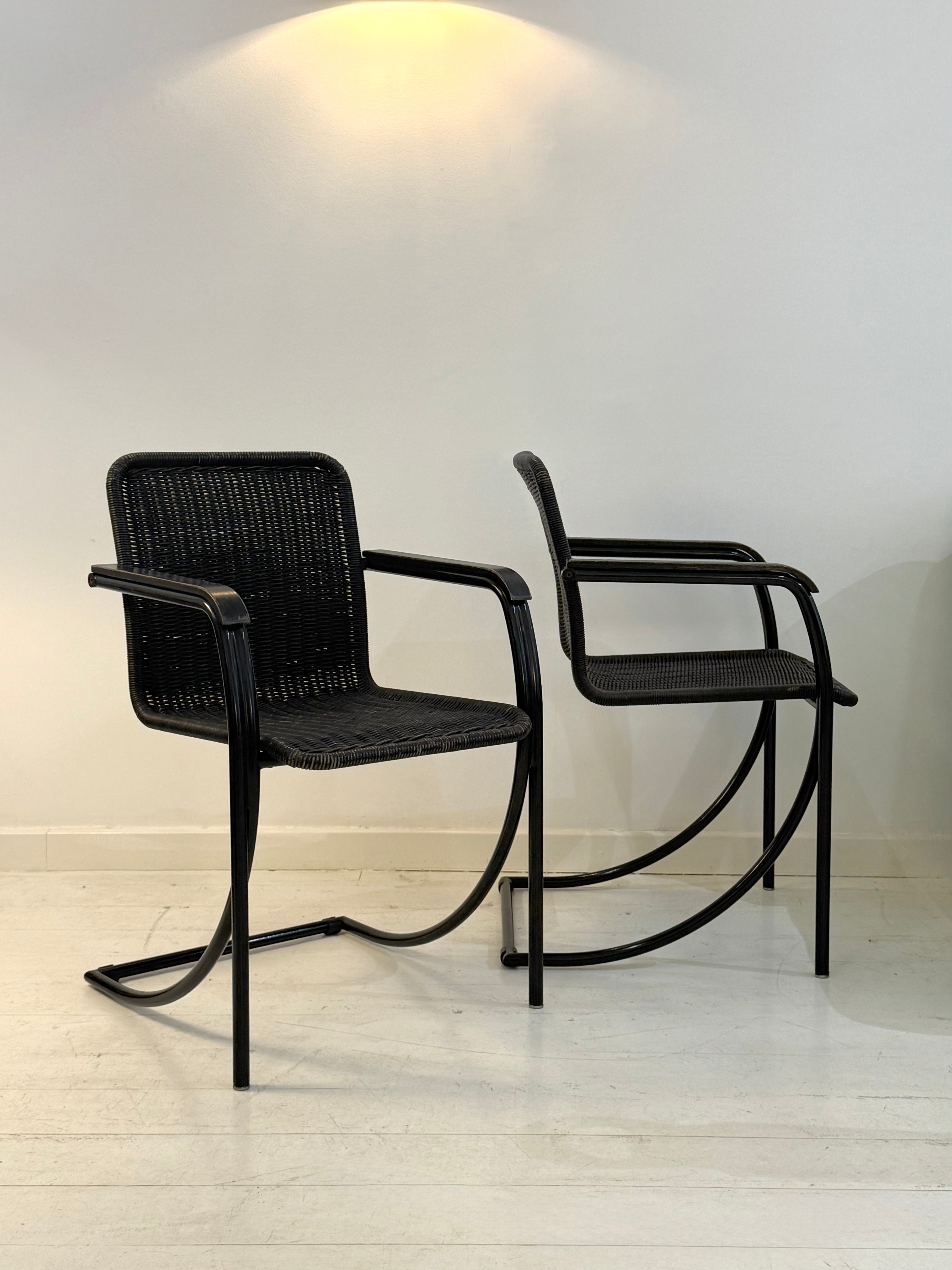 Fauteuil en osier et métal noir, Memphis, 1980s