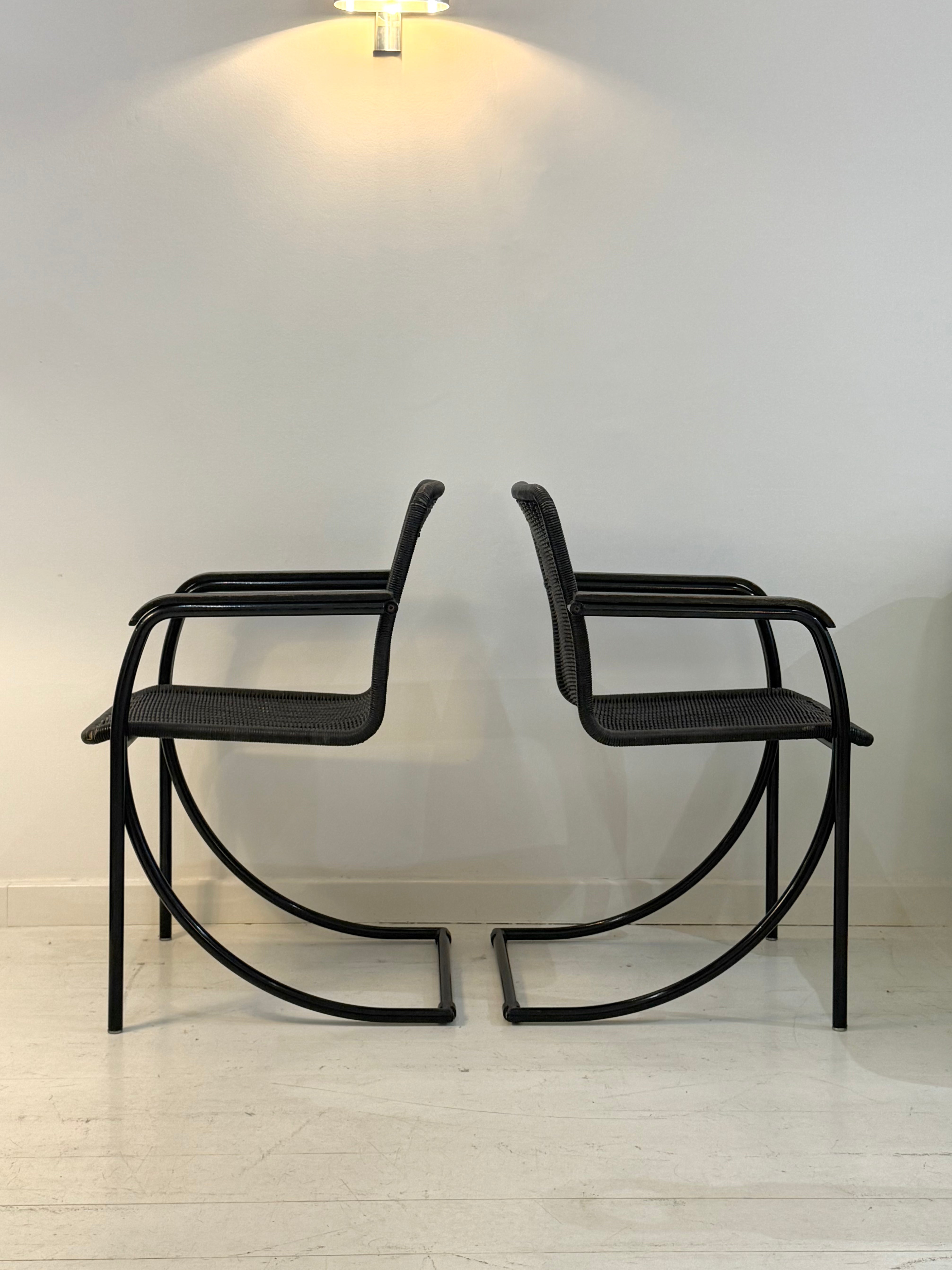 Fauteuil en osier et métal noir, Memphis, 1980s