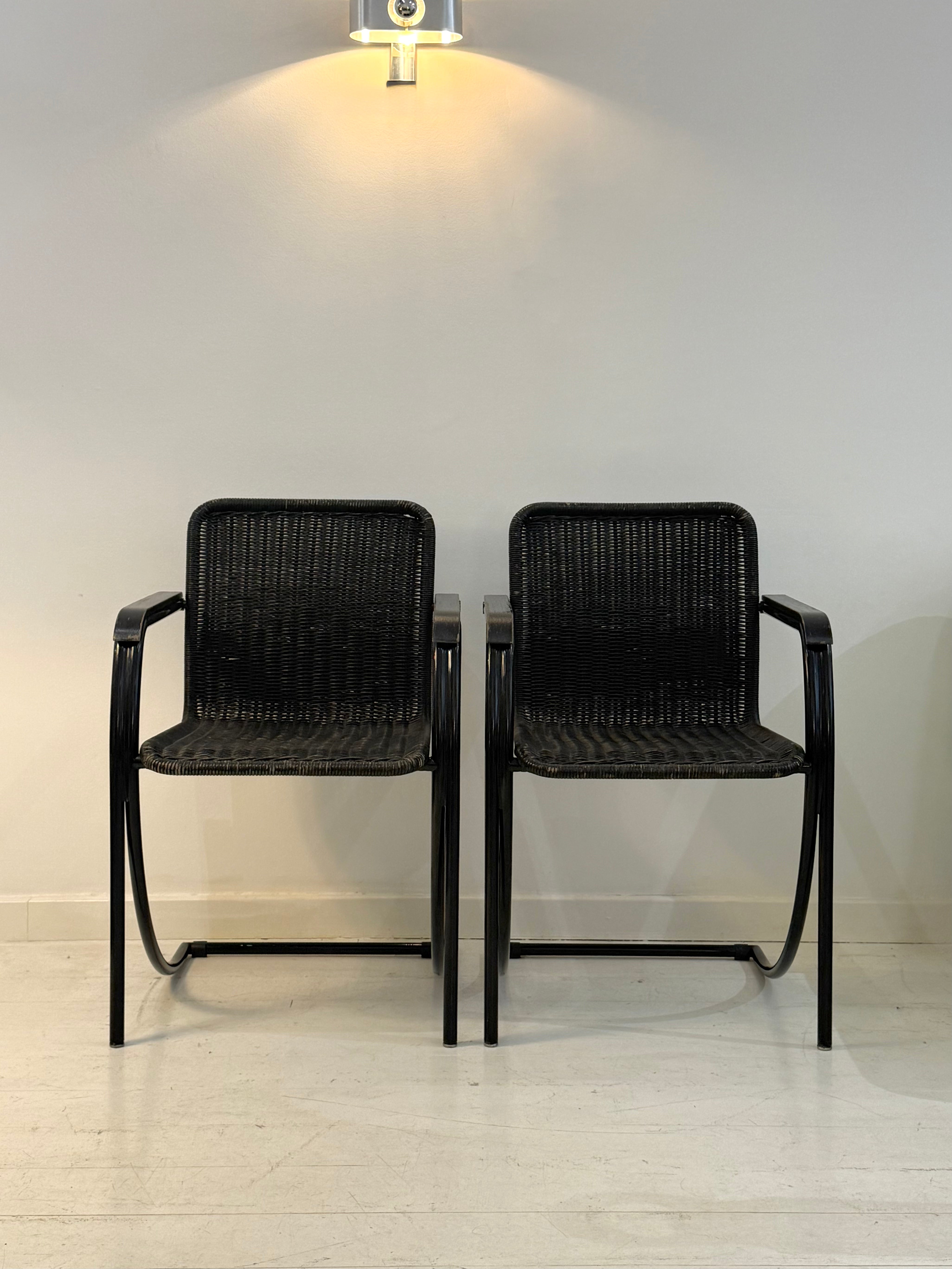 Fauteuil en osier et métal noir, Memphis, 1980s